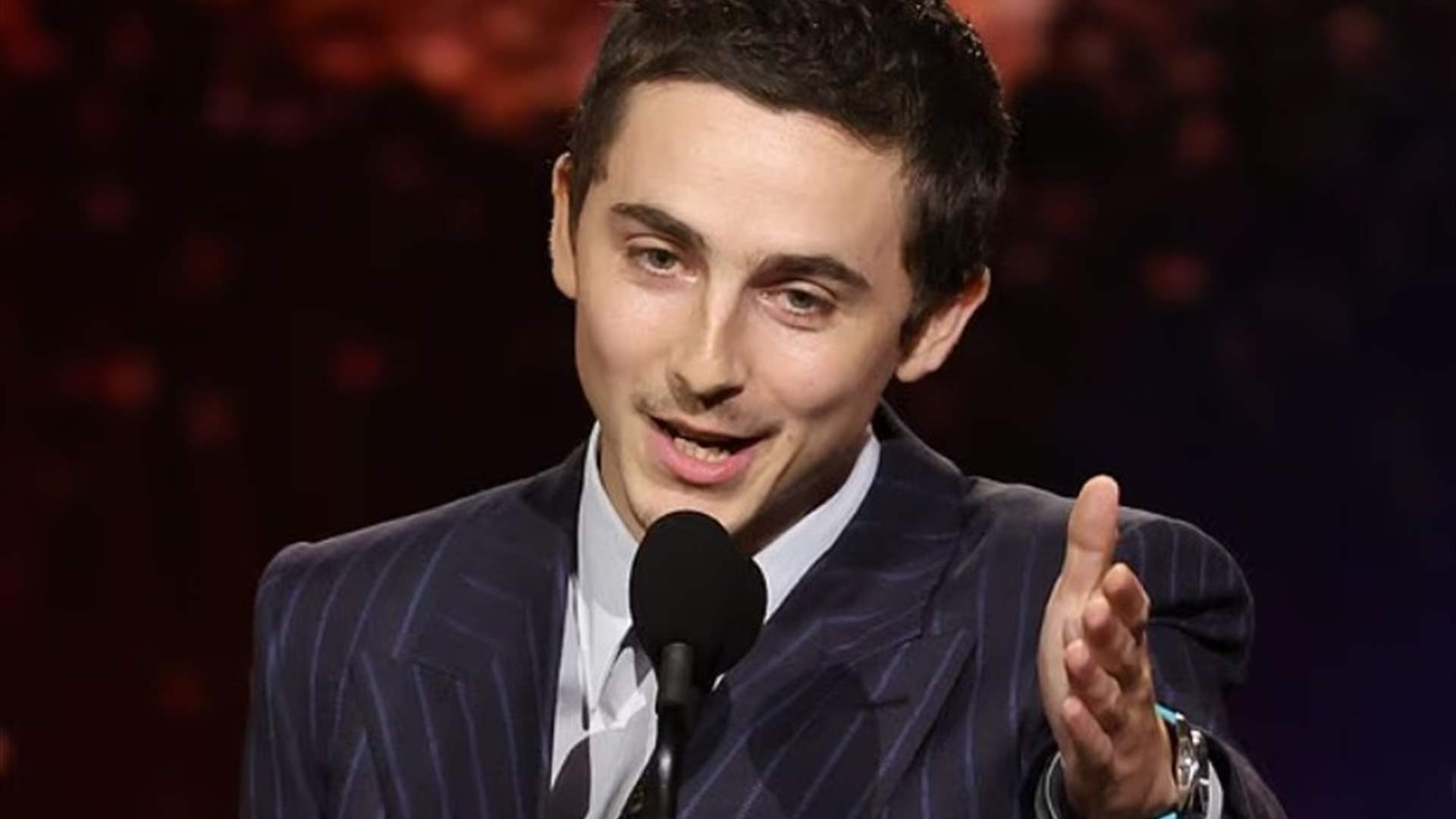 بعد فوزه بجائزة أفضل ممثل... تيموثي شالاميه لكايلي جينر أمام الجمهور: أحبك ولم أكن لأصل إلى هنا من دونك