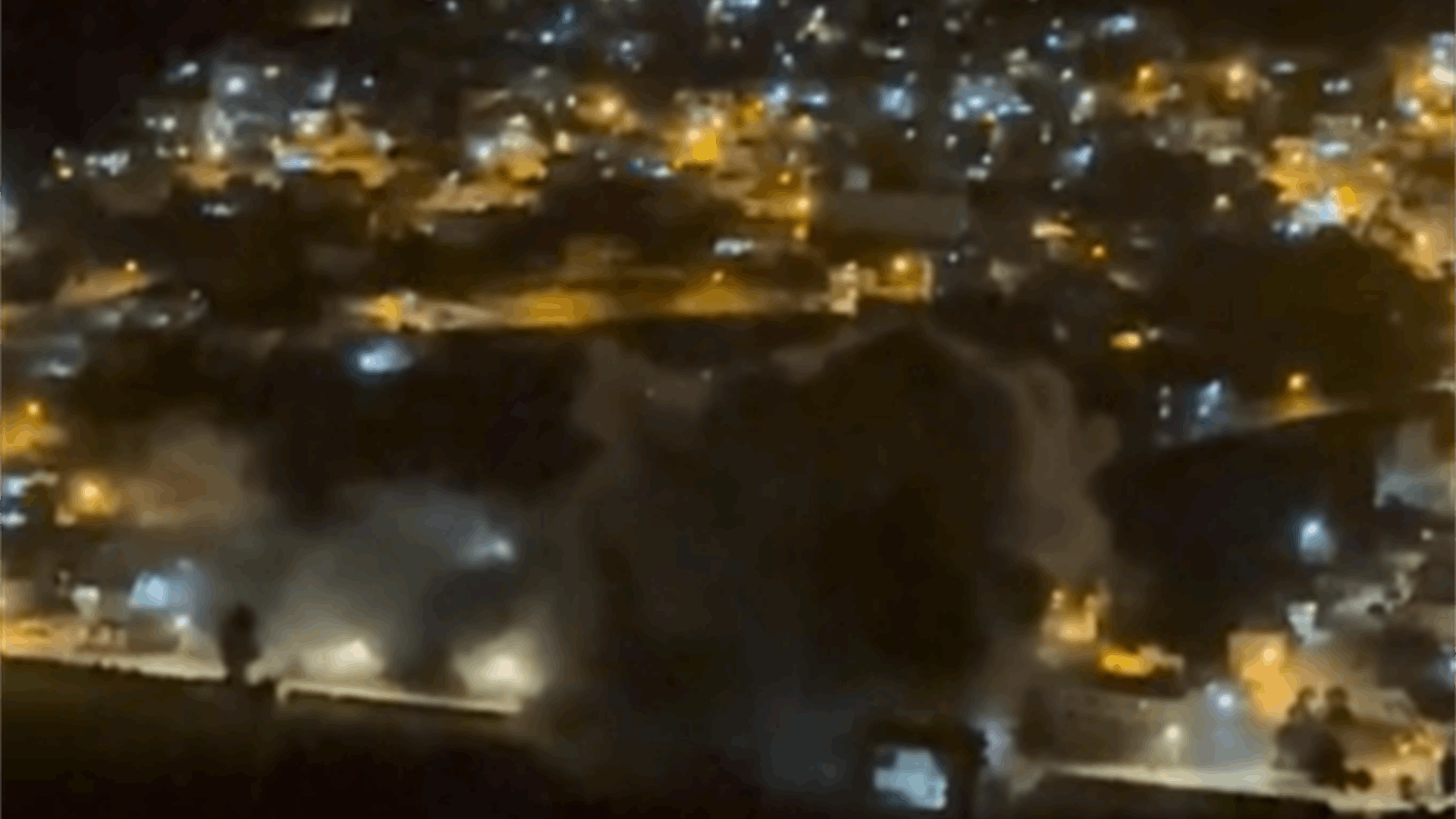 Israeli airstrike hits building in Manara