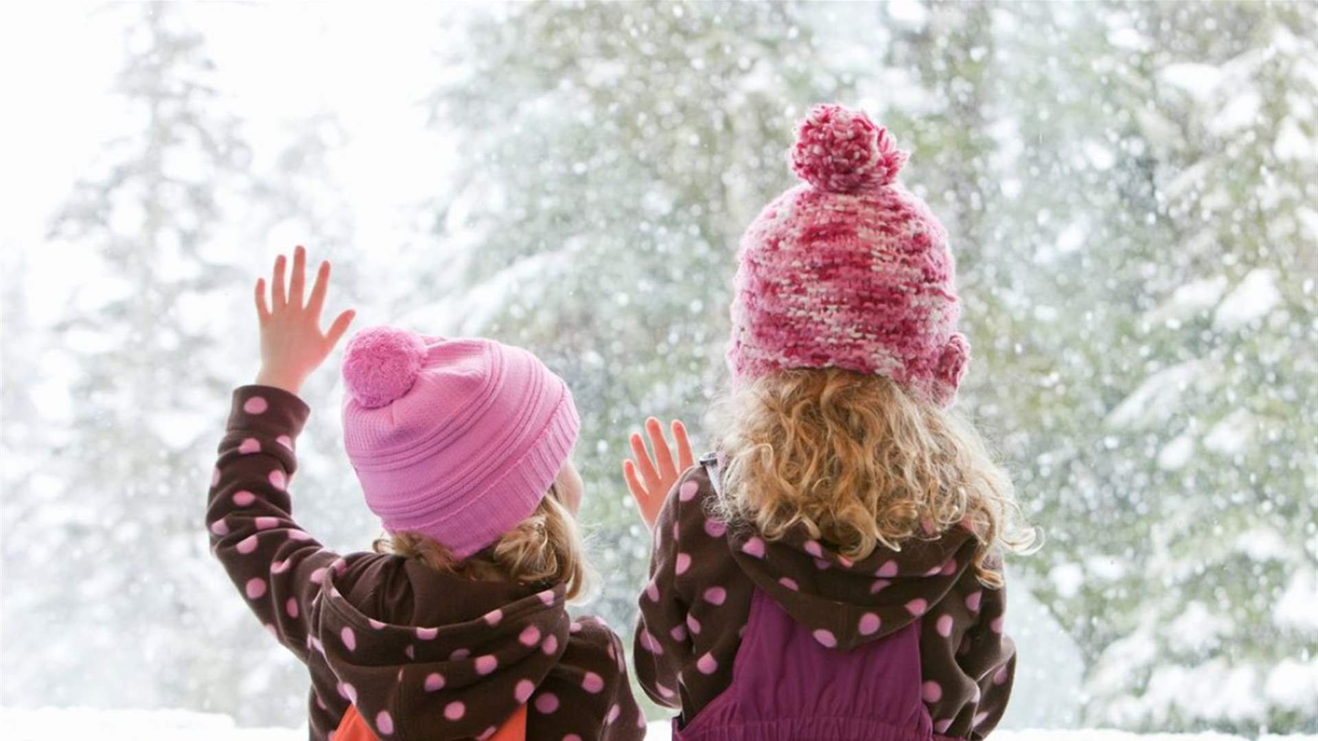 سرّ الكرات الصوفية فوق القبعات… قصتها تعود لقرون مضت وهدفها كان أعمق من الموضة: إليكم الحكاية