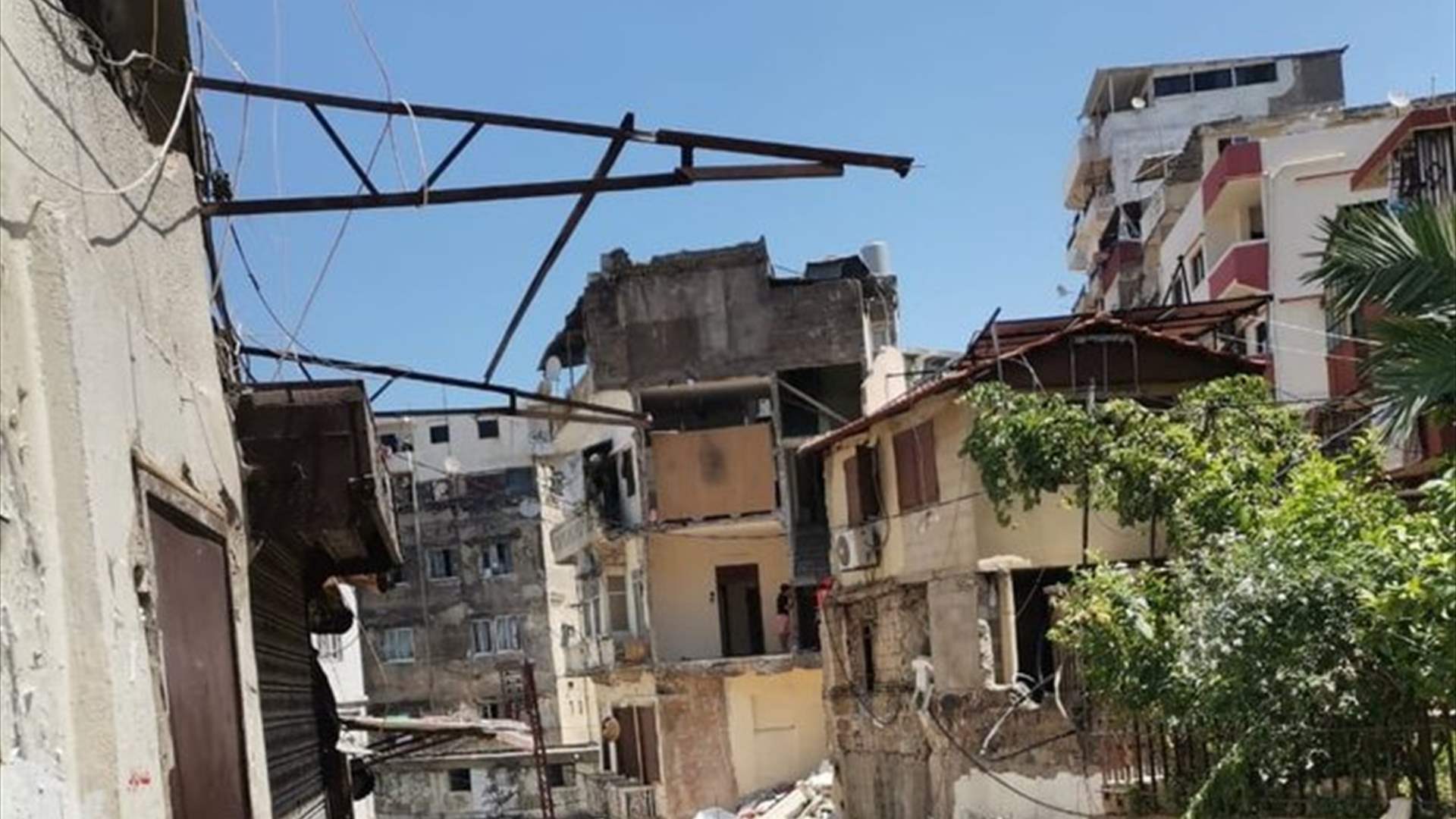 Partial building collapse in Tripoli raises safety concerns