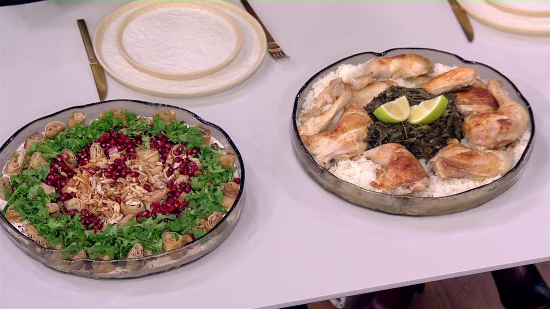 الملوخية وفتّة الدجاج على طريقة الشيف فادي زغيب (فيديو)