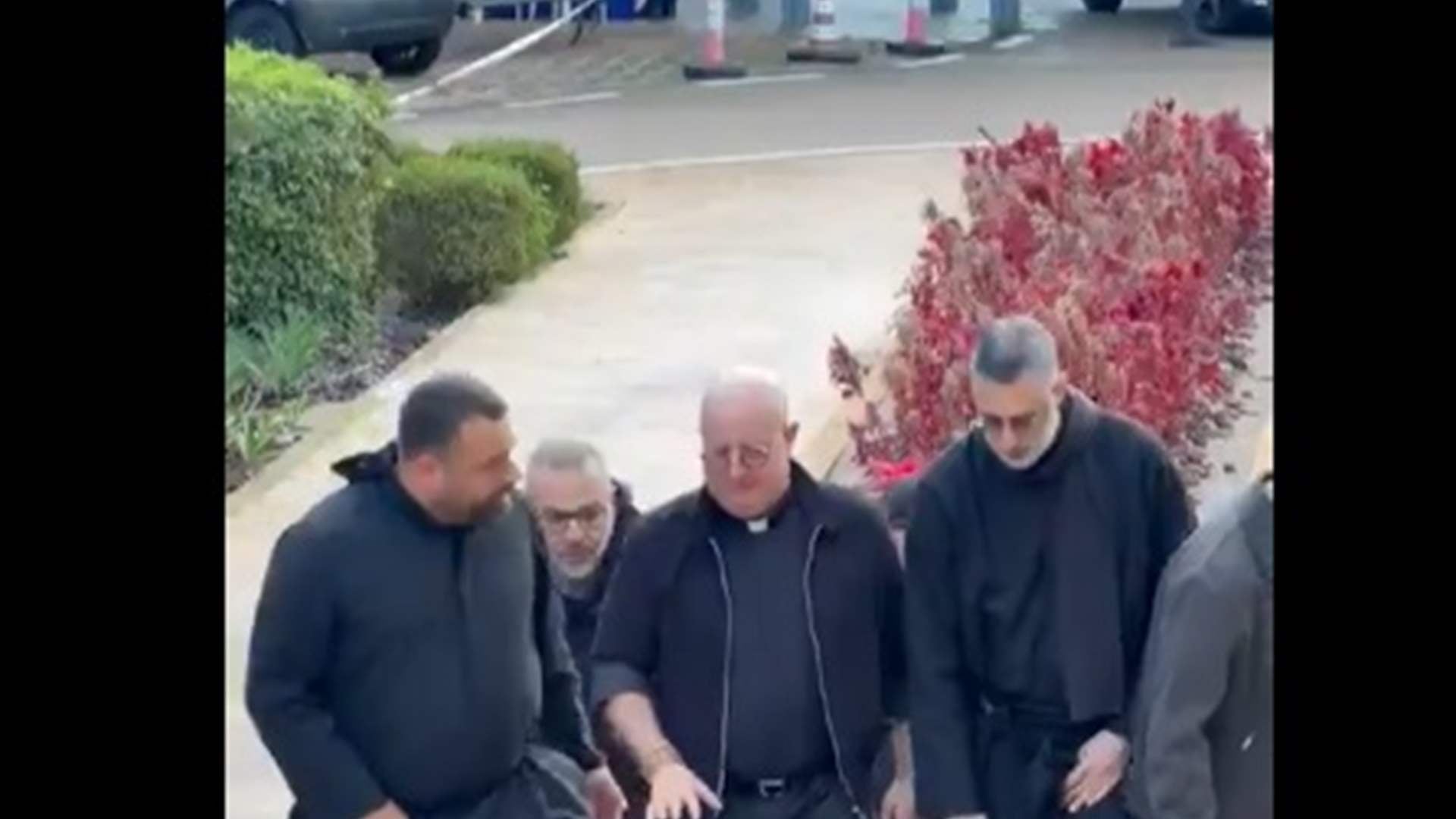 وصول الأب البرتغالي غيارمي الى جامعة الروح القدس - الكسليك للمشاركة في قداس الهي وحوار مع الشباب قبل إحيائه حفله المقرر في بيروت مساء