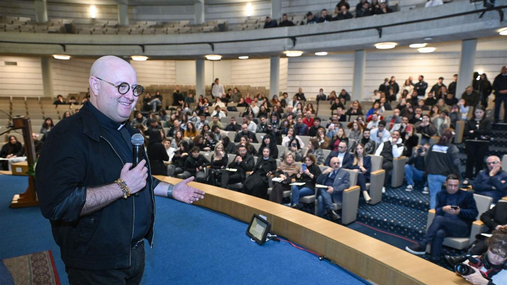 الأب غييرمي في ضيافة جامعة الروح القدس - الكسليك: هذه رسالتي