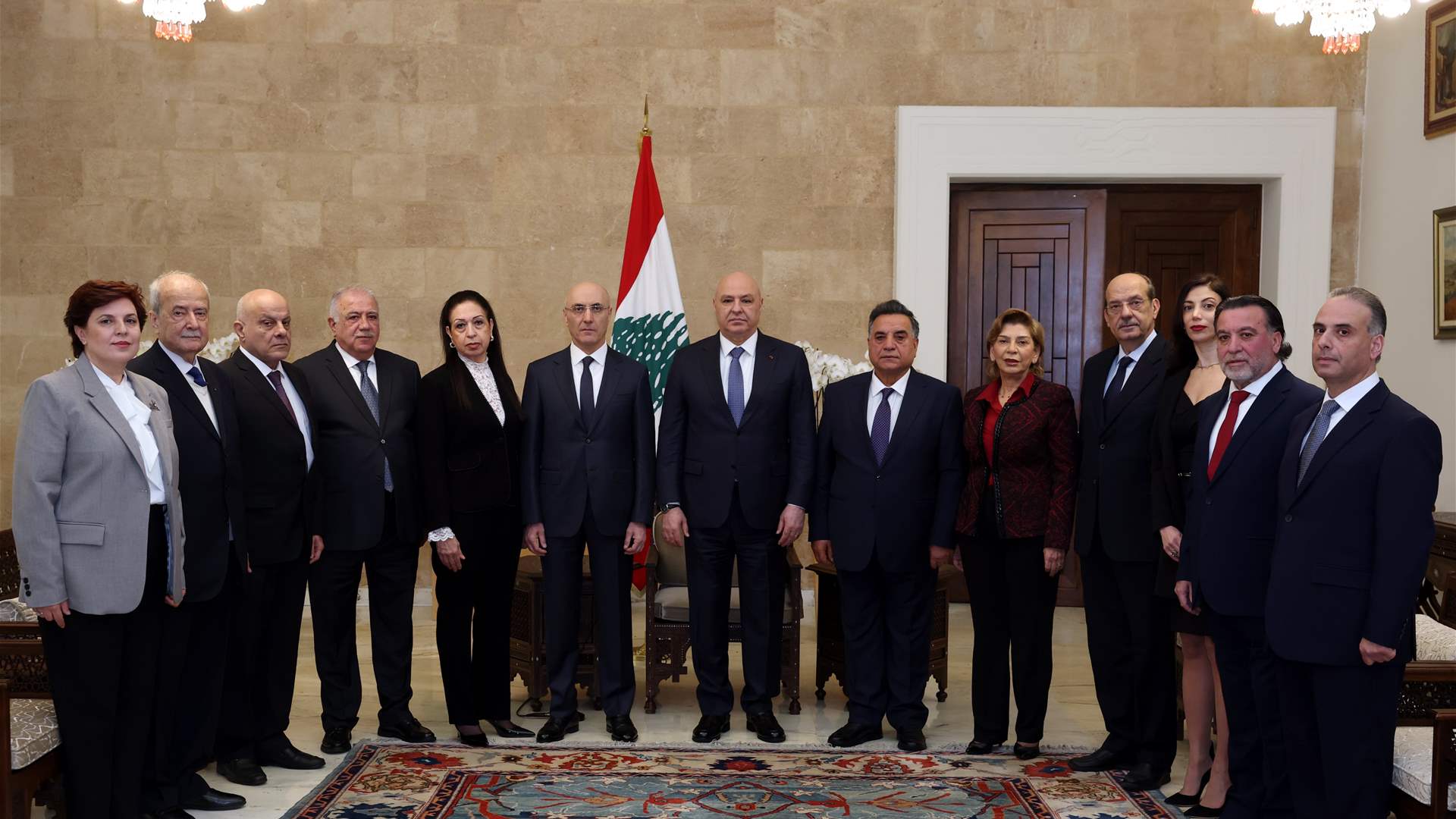 الرئيس عون لرئيس وأعضاء هيئة الإشراف على الانتخابات النيابية بعد أدائهم قسم اليمين: مارسوا صلاحياتكم وفق القانون ولا تخضعوا لأي ضغوط من أي جهة أتت وكونوا جاهزين لإجراء الانتخابات في موعدها 