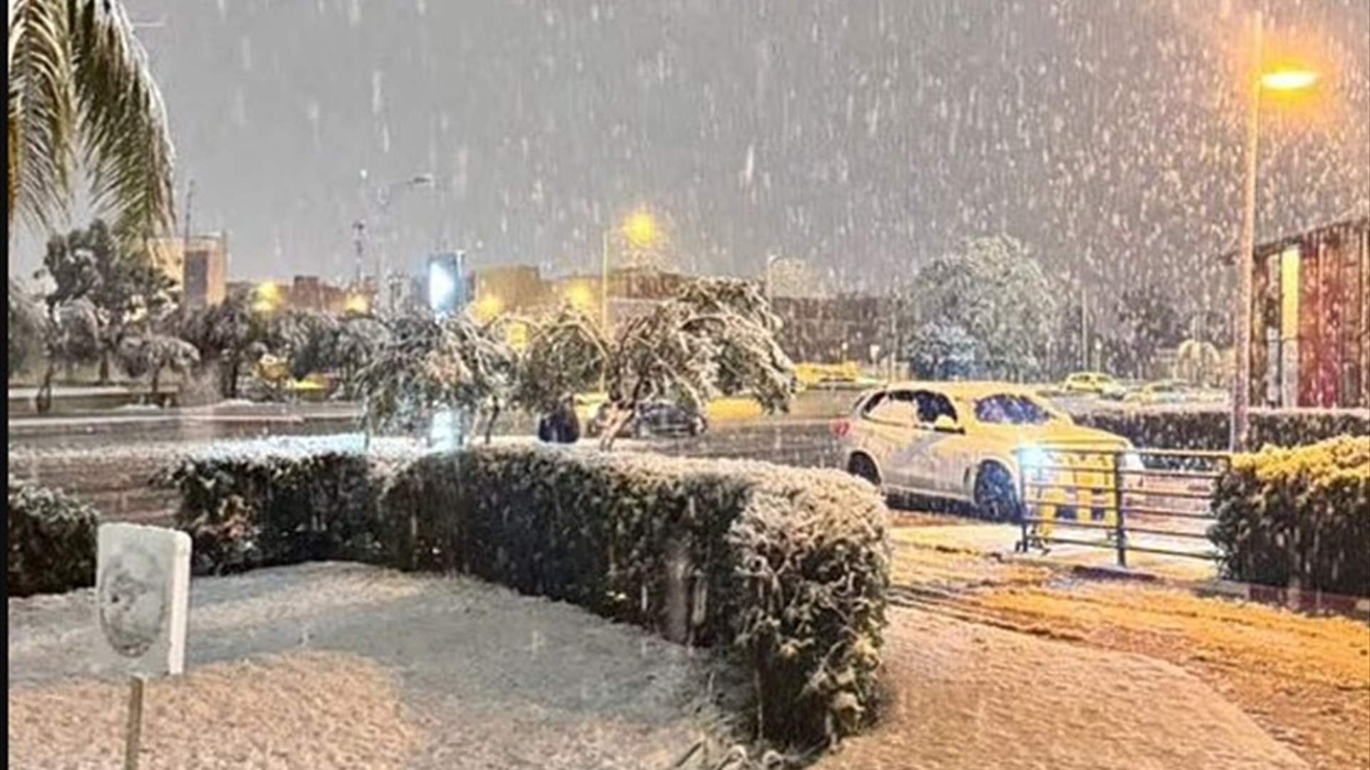 ثلوج نادرة بعد 25 عامًا… مدينة مغربية تستيقظ على "غطاء أبيض" والمشاهد تخطف الأنظار