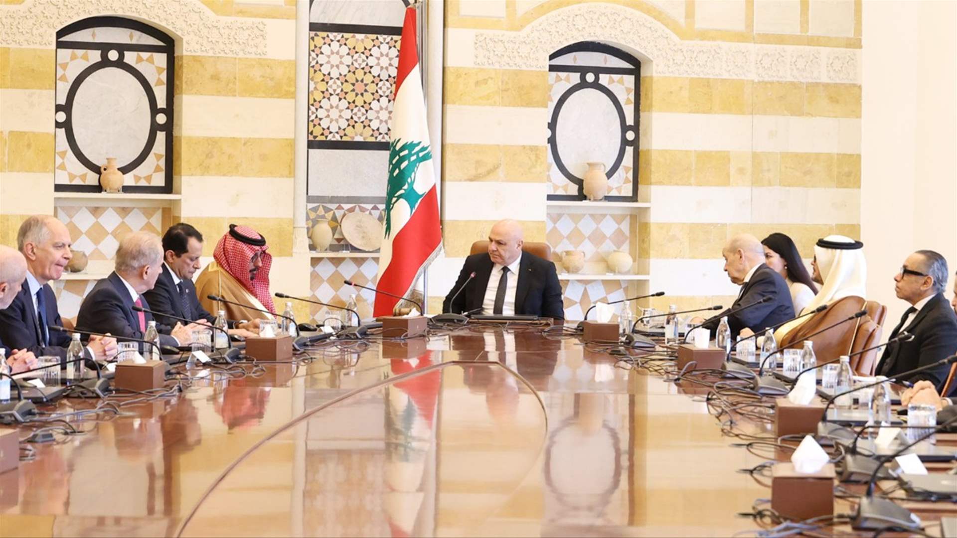 عون ترأس اجتماعا لسفراء اللجنة الخماسية في حضور بن فرحان ولودريان: مؤتمر دعم الجيش في باريس في 5 آذار المقبل