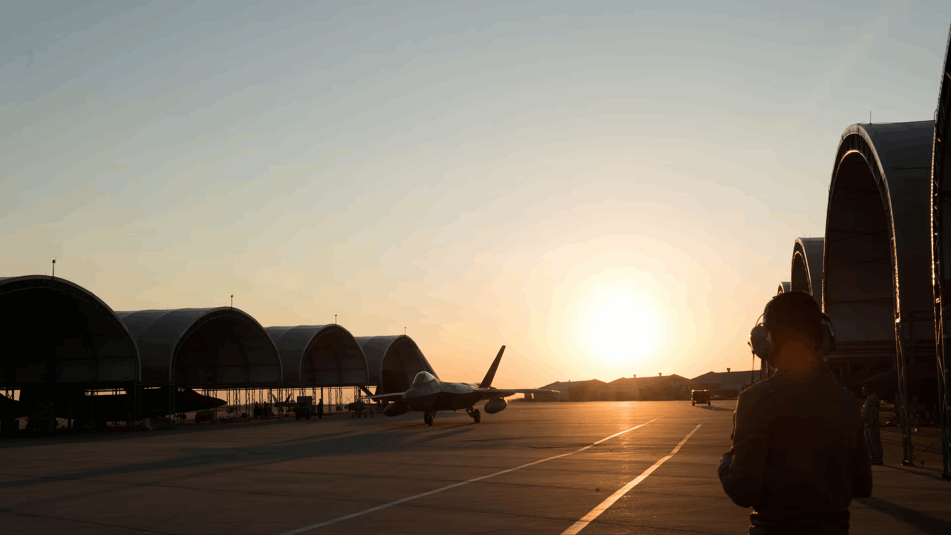 Diplomats tell Reuters: Personnel advised to leave US base in Al Udeid, Qatar