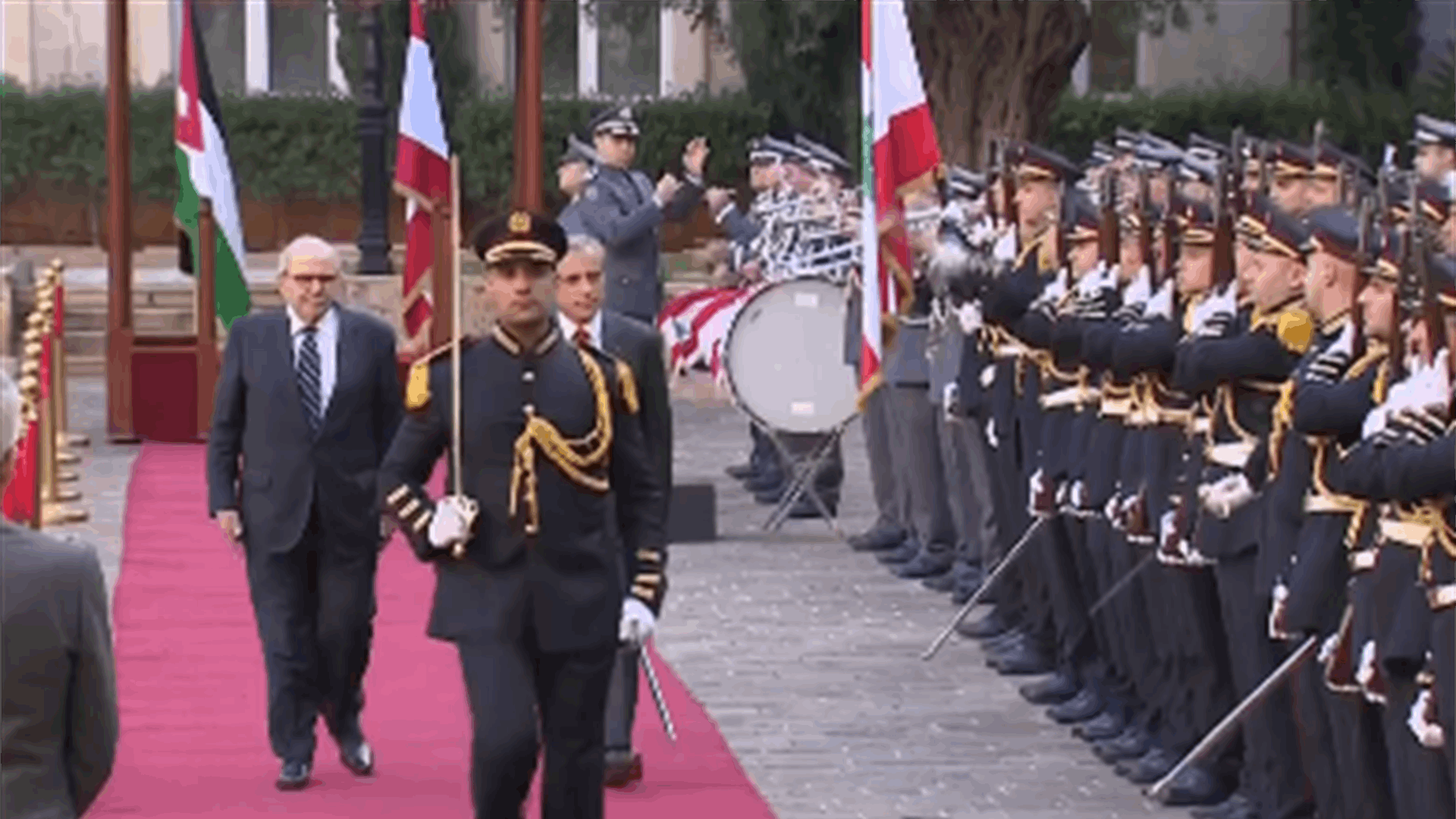 رئيس الحكومة يستقبل رئيس الحكومة الأردنية جعفر حسان في السراي الحكوميّ