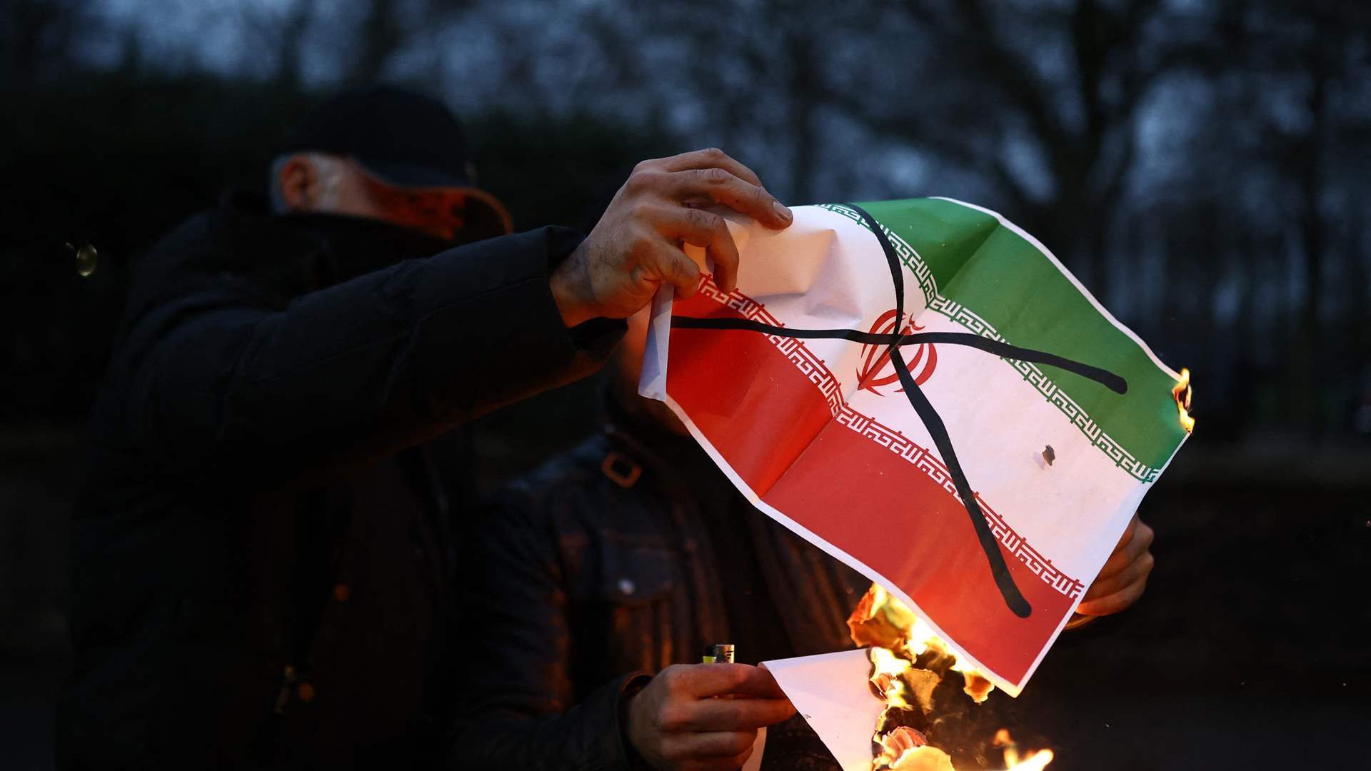 إيران تعلّق إعدام أحد المتظاهرين 