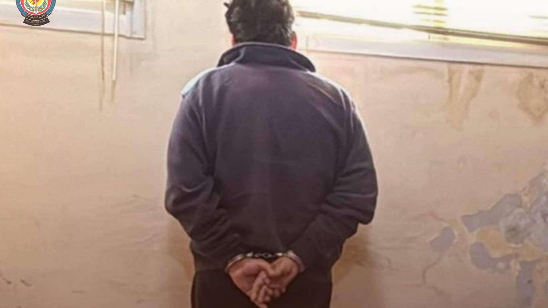 توقيف شخص متورّط بتجارة وتعاطي المخدرات... وضبط أسلحة  ومسروقات ومواد مخدّرة