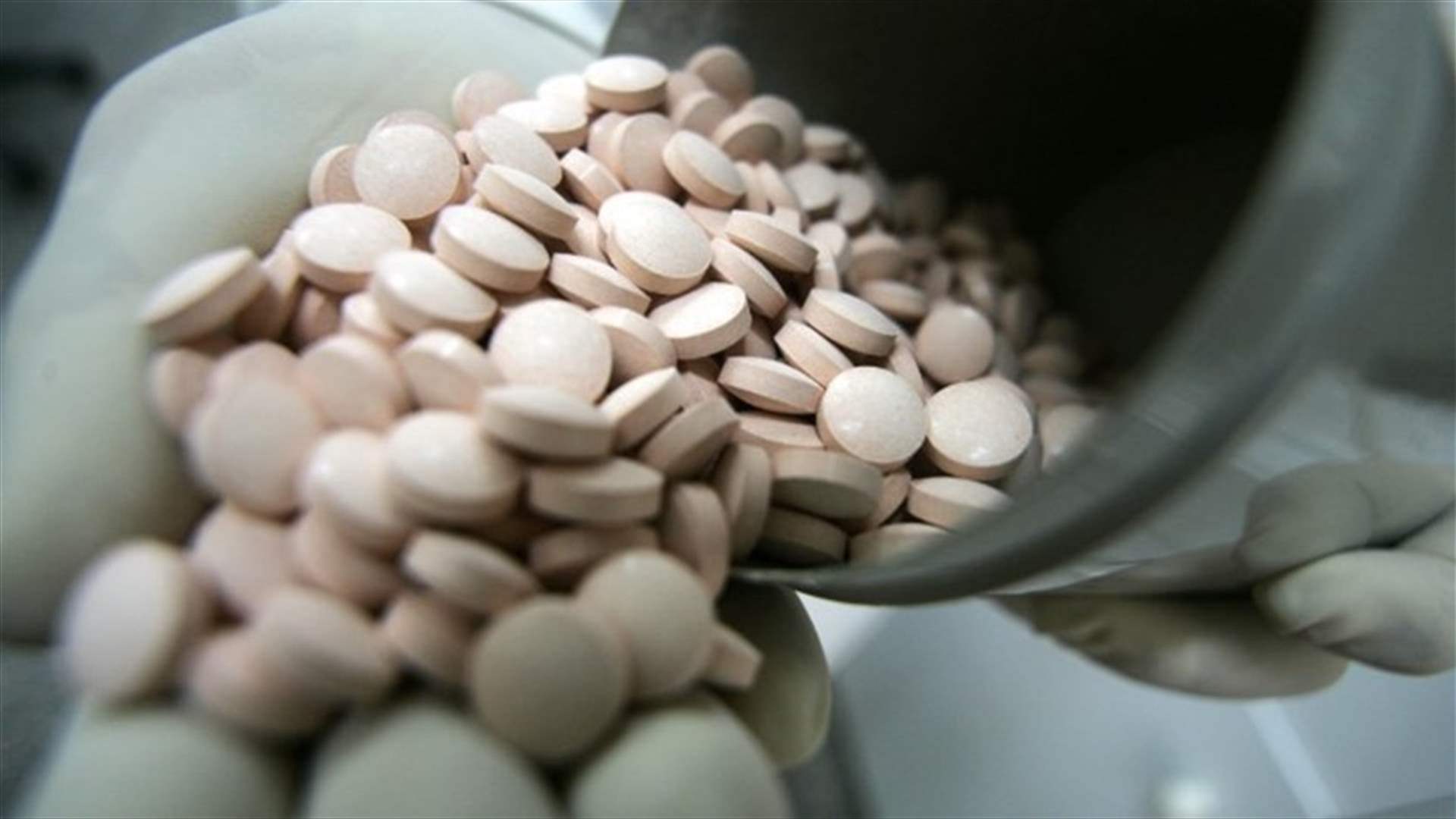 بالتعاون مع السلطات السعودية... دهم معمل لتصنيع الكبتاغون في التل الأبيض – بعلبك وضبط كمية من المخدّرات والأسلحة 