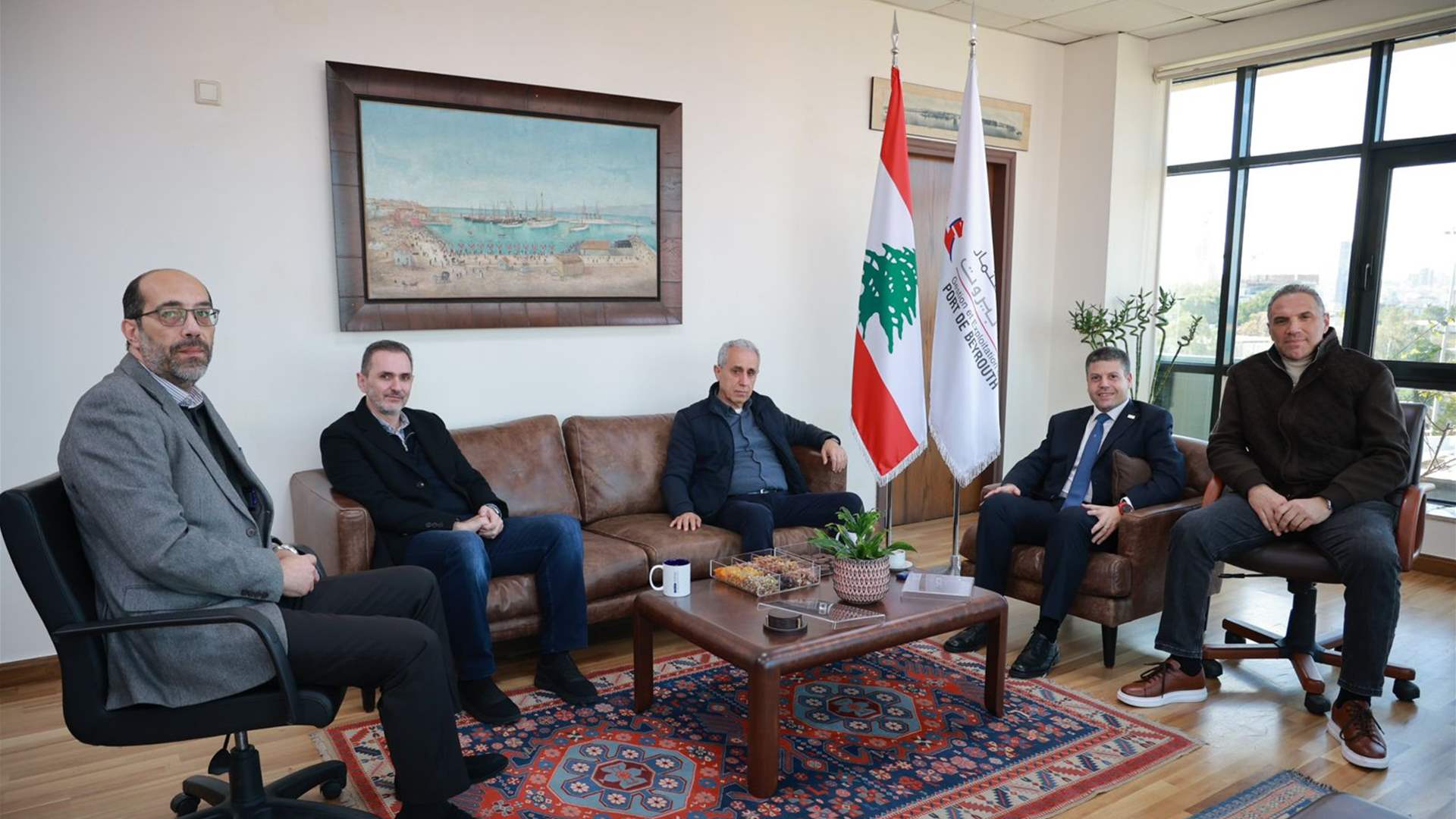 النفّي يستقبل النائب محمد الخواجة في مرفأ بيروت