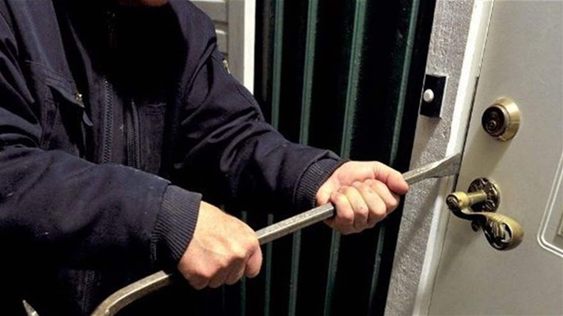 نفذّ عمليّات سرقة من داخل منازل بطريقة إحترافيّة في طريق الجديدة... و"المعلومات" توقفه