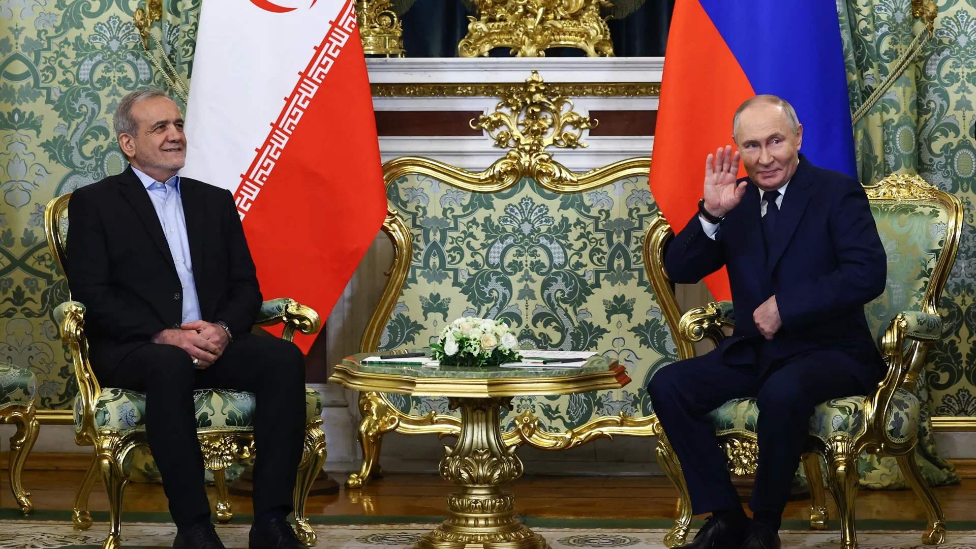 الكرملين: بوتين تحدث مع الرئيس الإيراني عبر الهاتف