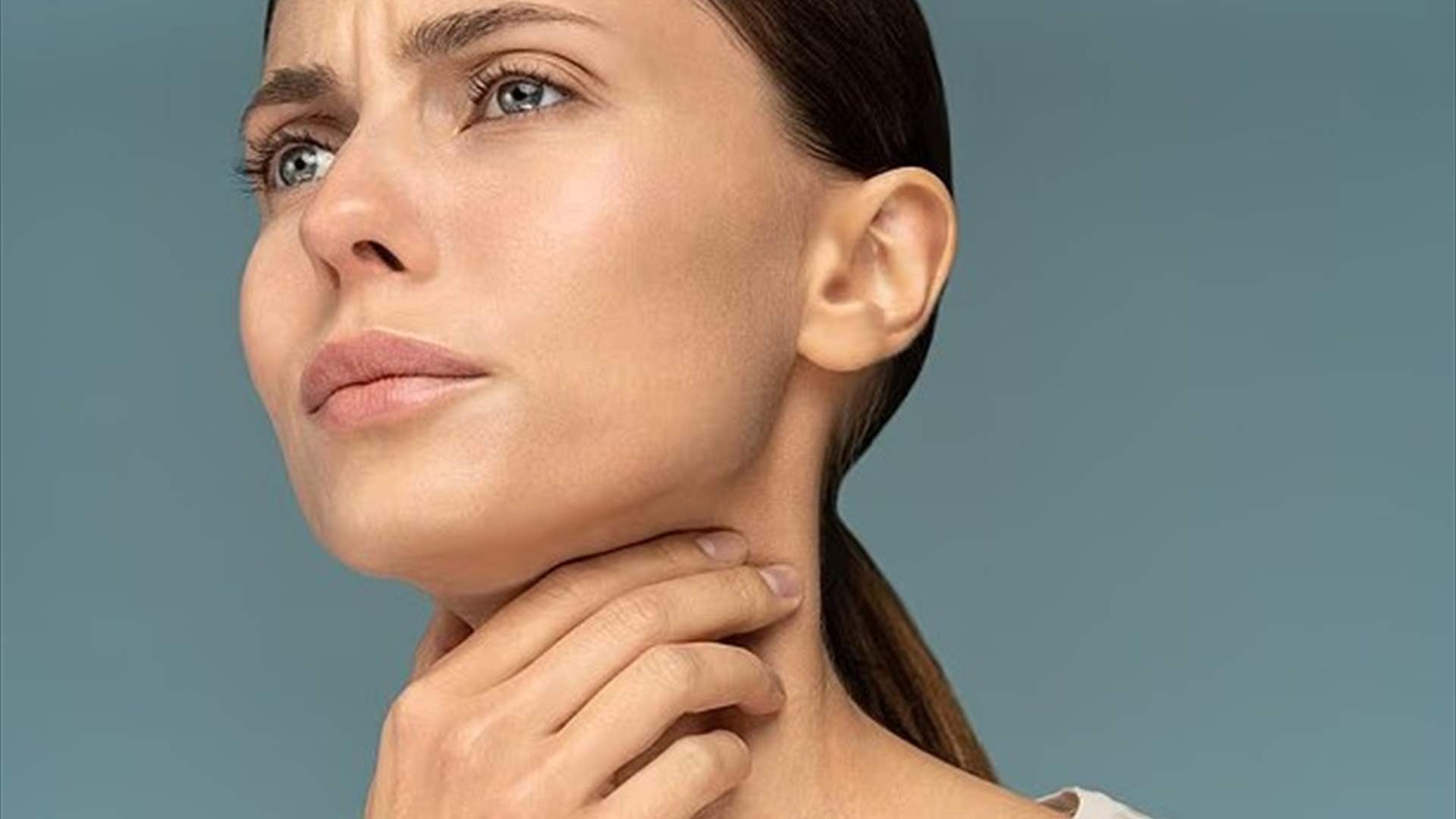 هل فقدت صوتك ولا تستطيع التوقف عن السعال؟... ليس إنفلونزا ولا "بردًا عاديًا": إليك ما هو هذا الفيروس