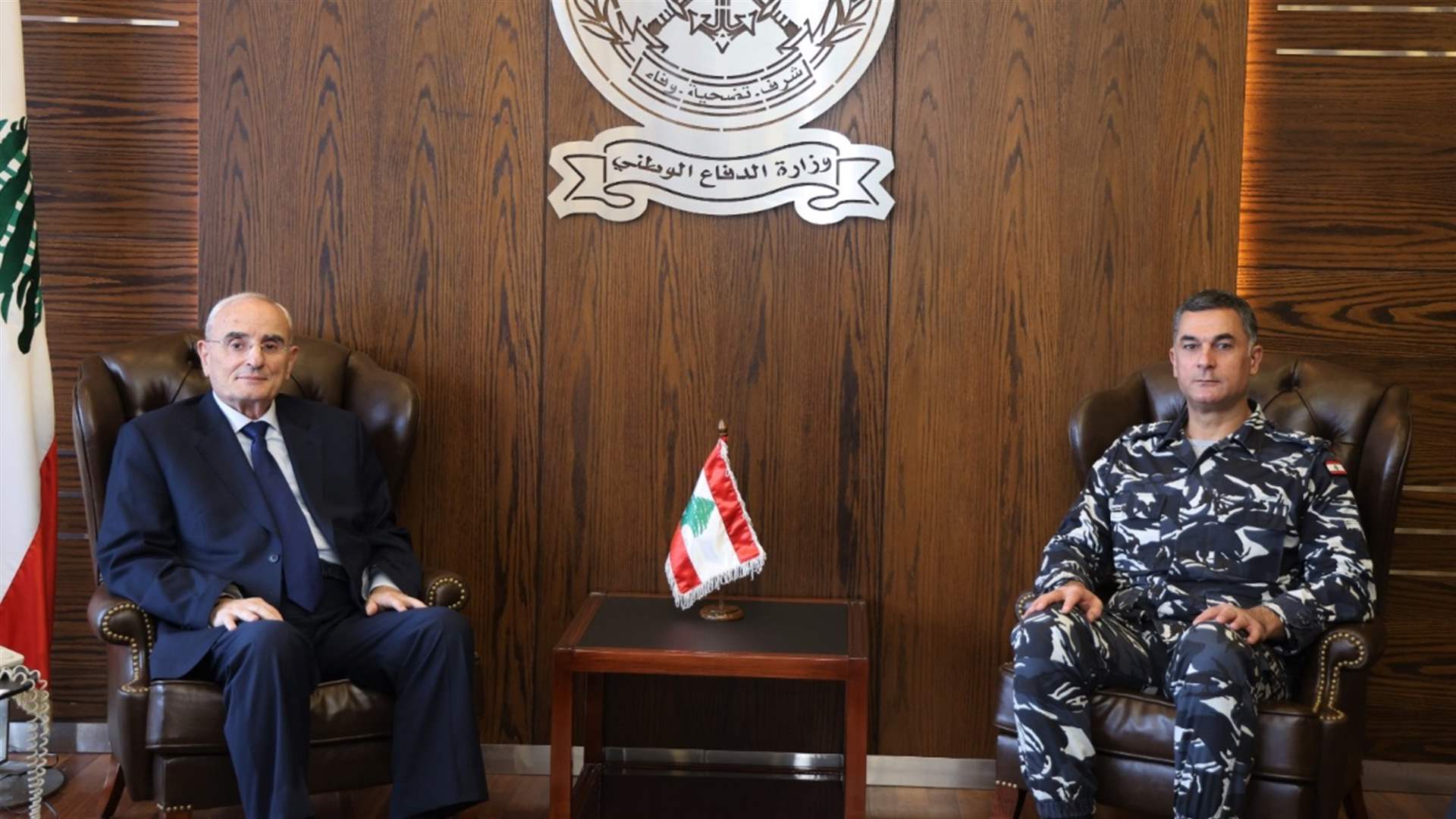 وزير الدفاع الوطني اللواء ميشال منسى استقبل المدير العام لقوى الأمن الداخلي اللواء رائد عبد الله في زيارة معايدة وجرى خلال اللقاء عرض للأوضاع العامة والشؤون الأمنية ذات الاهتمام المشترك