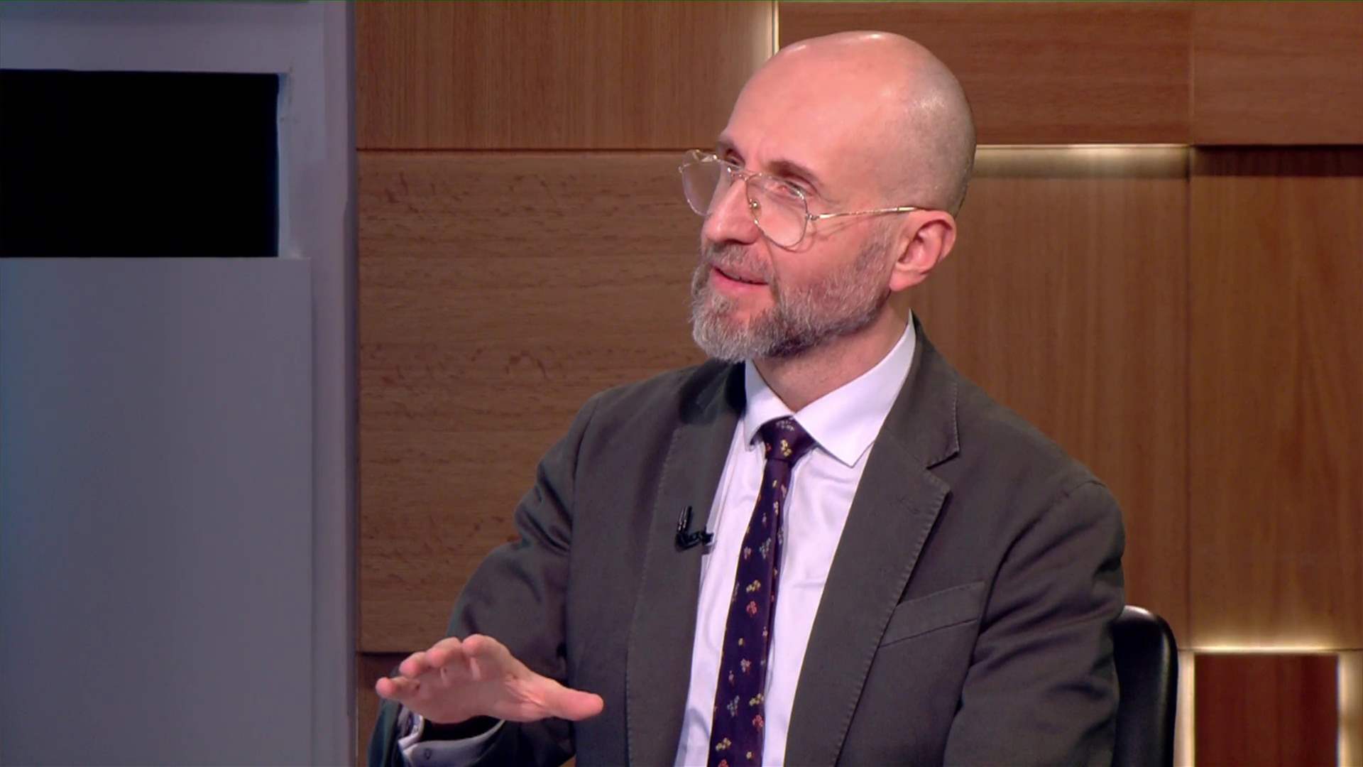 الشماعي لـ"جدل": الخط الساخن للدعم النفسي والوقاية من الإنتحار تلقى العام الماضي 12800 اتصال