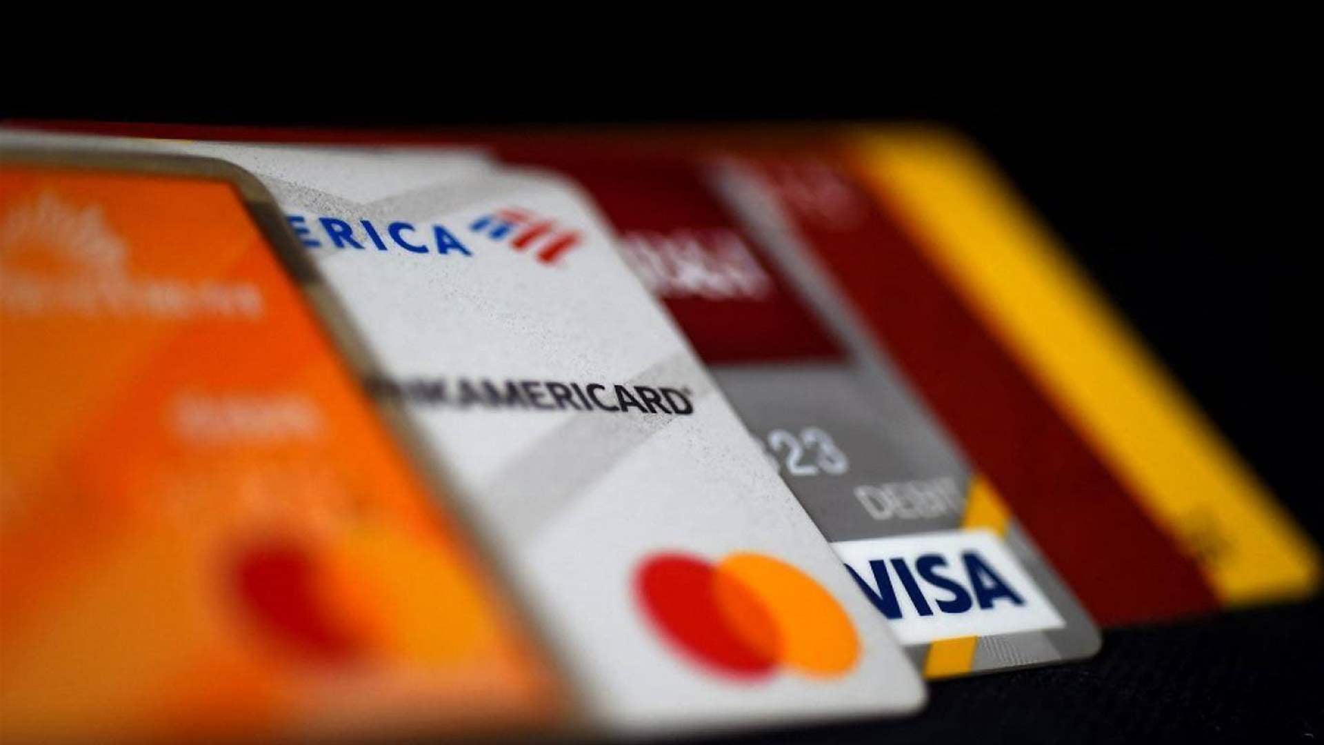 بلومبرغ: أميركا تدرس إجراء لفرض سقف على فوائد بطاقات الائتمان 