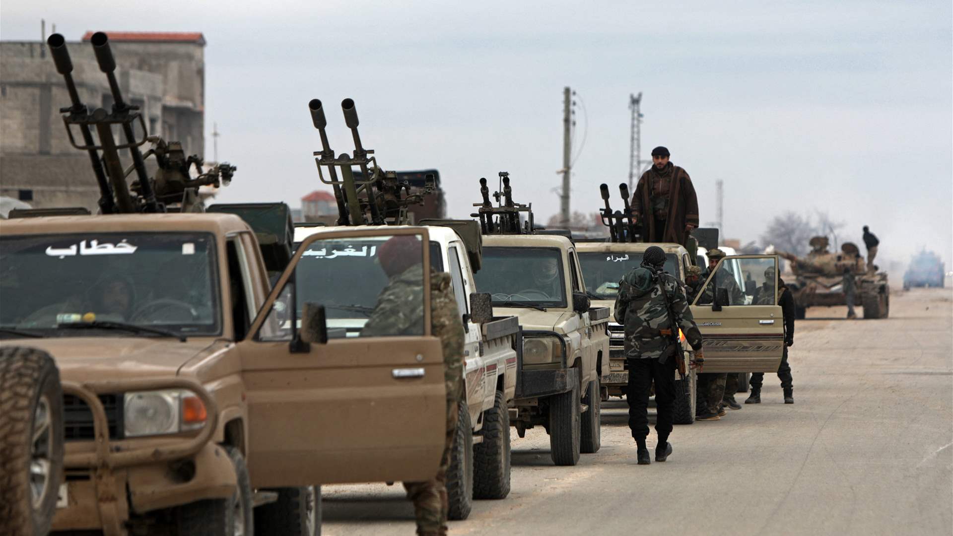 القوات الكردية تفرض حظر تجول في محافظة الرقة مع تقدم القوات الحكومية السورية