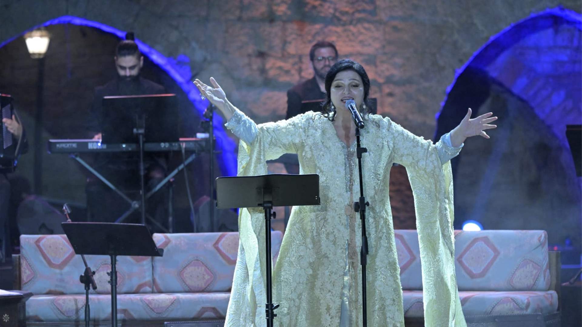 جاهدة وهبه تستعيد أيقونات الغناء العربي في متحف سرسق