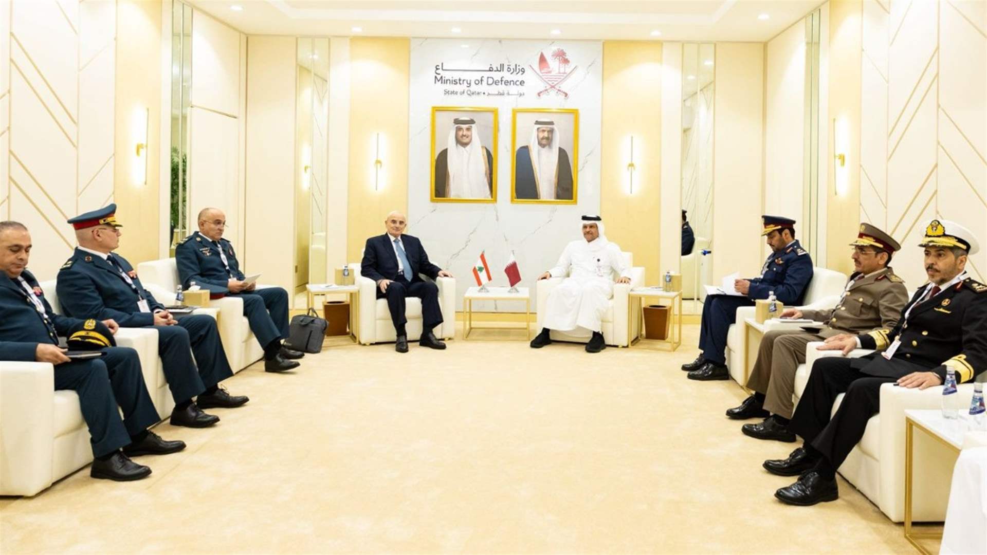 وزير الدفاع جال في معرض الدوحة الدولي للدفاع البحري والتقى أمير قطر ومسؤولين