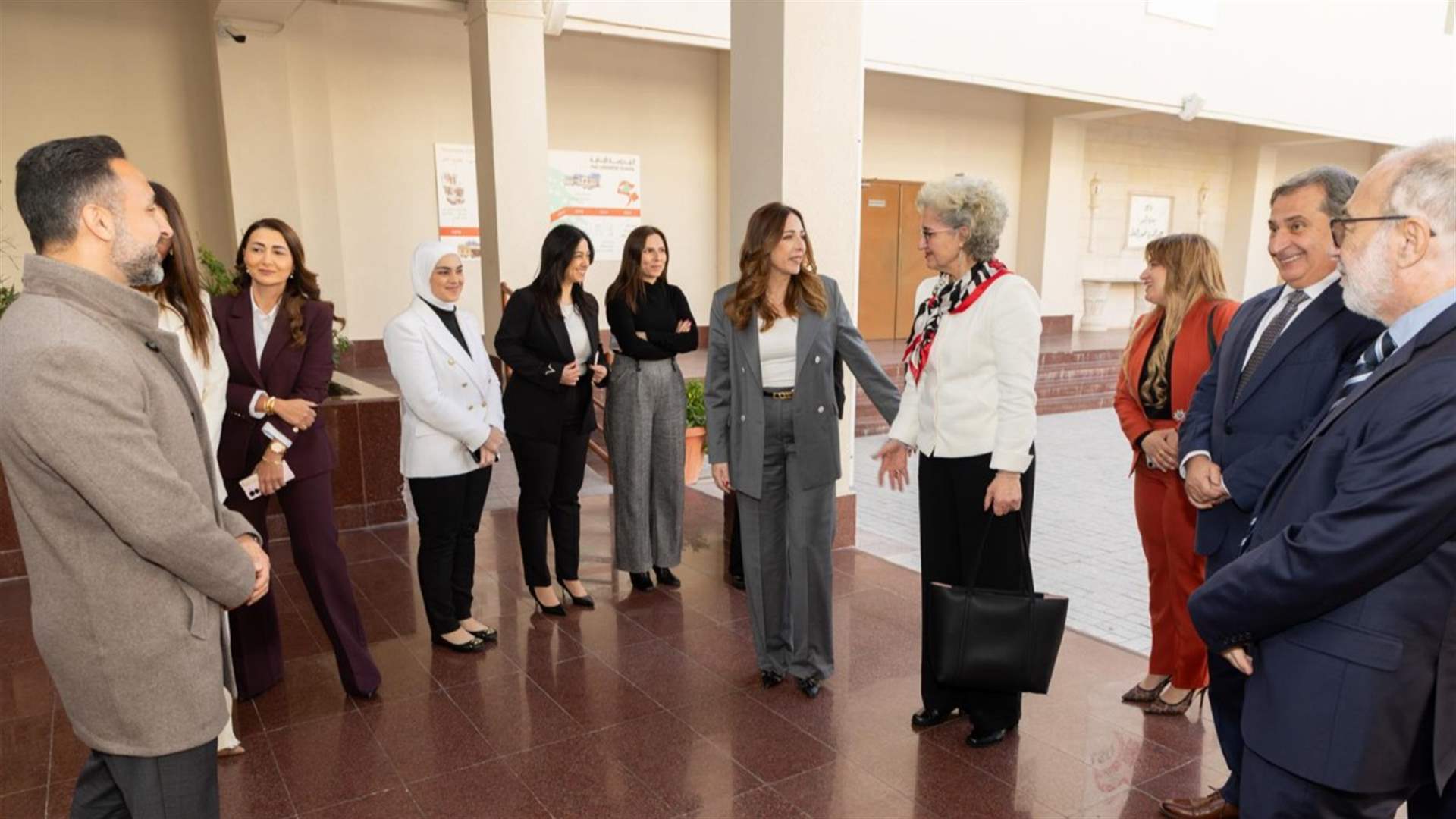 وزيرة التربية زارت المدرسة اللبنانية في قطر 