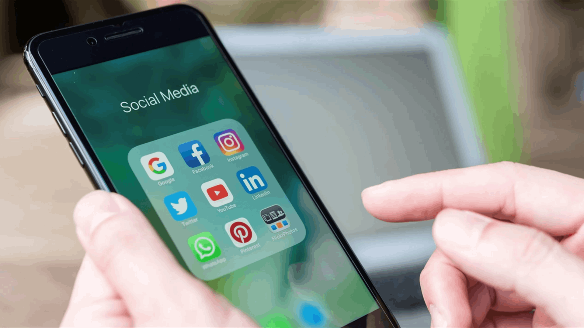 مجلس اللوردات البريطاني يقر حظر استخدام وسائل التواصل الاجتماعي لمن هم دون 16 عاما