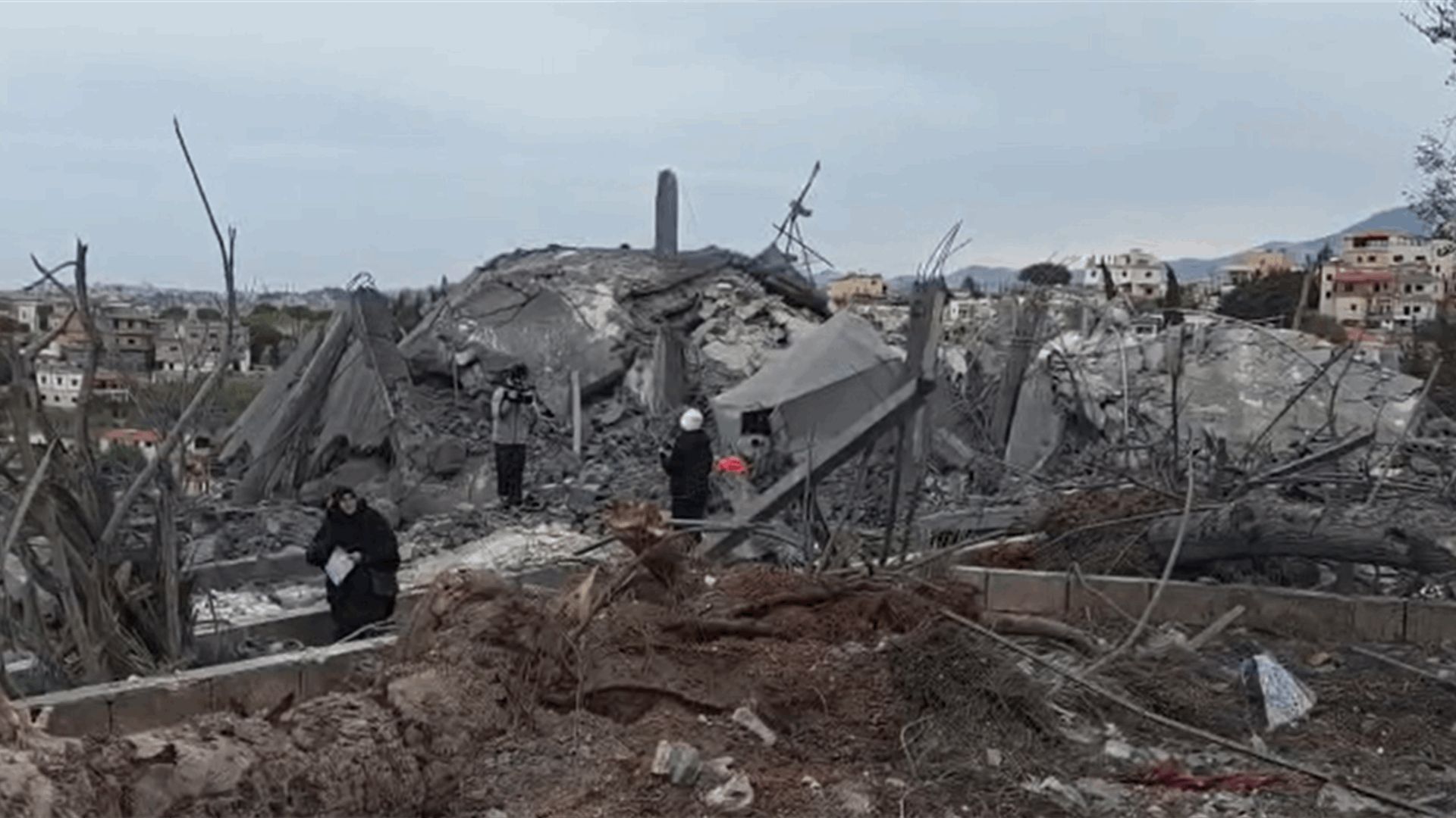 ‏فيديو يوثق حجم الدمار الذي خلفته الغارات الإسرائيلية أمس على بلدة الكفور