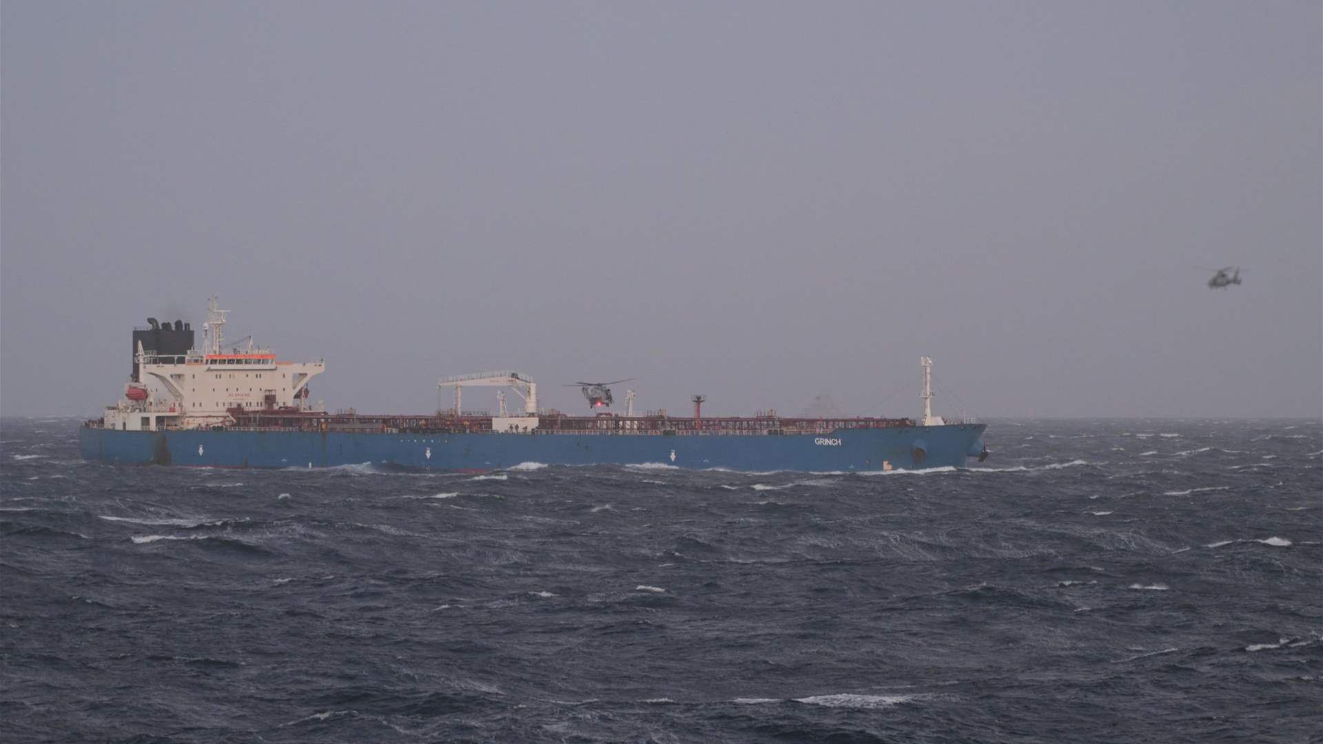 ماكرون يعلن احتجاز البحرية الفرنسية ناقلة نفط في المتوسط "آتية من روسيا"