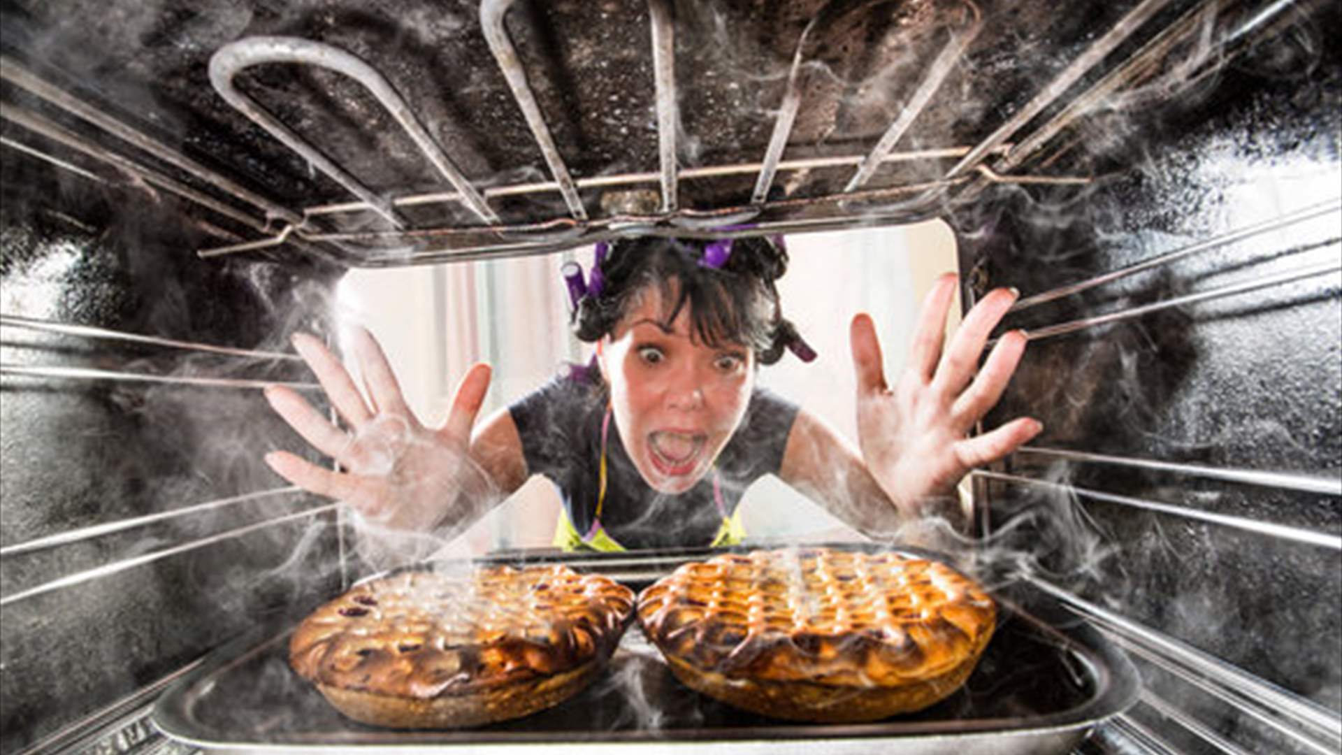 توقّفوا عن رمي الطعام المحترق فورًا... لهذا السبب!