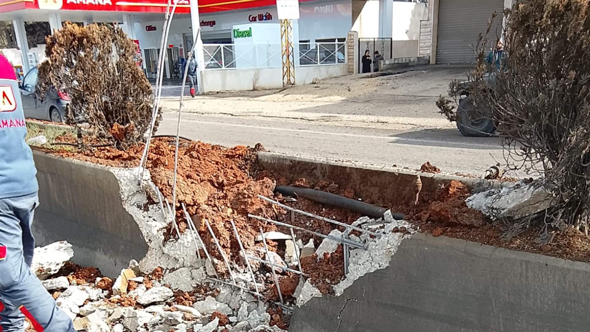 مسيّرة إسرائيلية طاردت سيارة وأغارت عليها بالقرب من مستشفى دار الأمل الجامعي في دورس بعلبك بعد فشل استهدافها في المرة الأولى قرب بلدة انصار على اتوستراد بعلبك رياق ولا اصابات سُجّلت