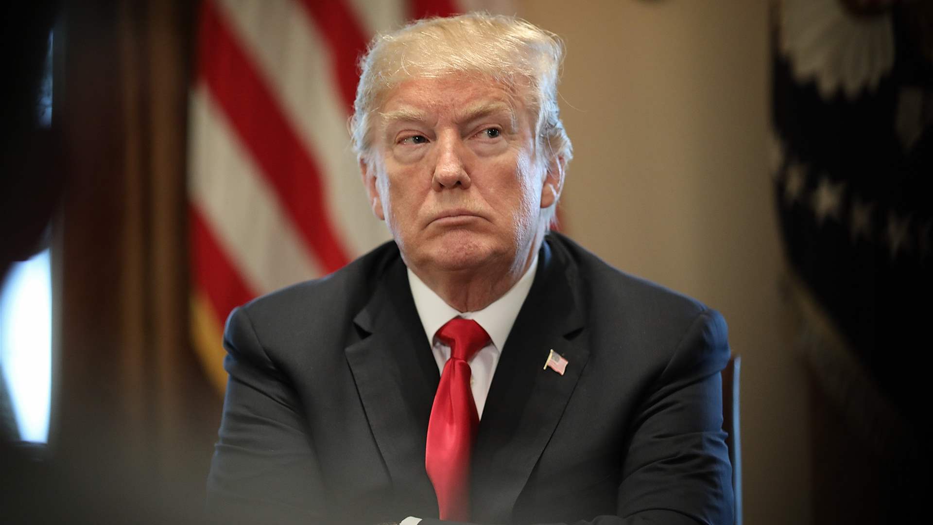 كدمة جديدة على يد ترامب تثير قلق الجمهور بشأن وضعه الصحي... والبيت الأبيض يحسم الجدل!