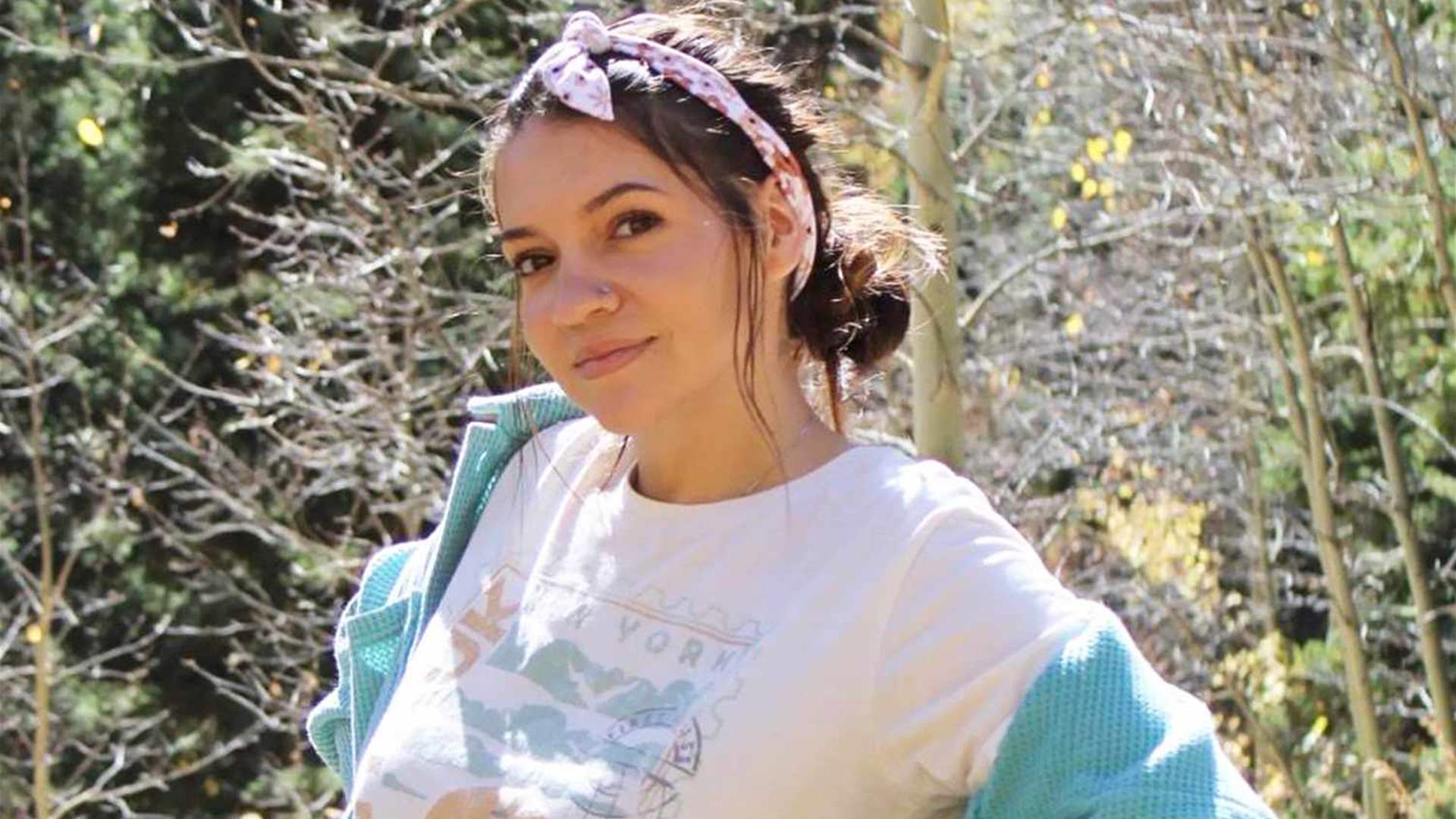 قامت بـ"فرقعة" رقبتها بعد شعورها بالصداع ثم حلّت الكارثة... ما حصل مع هذه السيدة صادم وهذه قصتها!