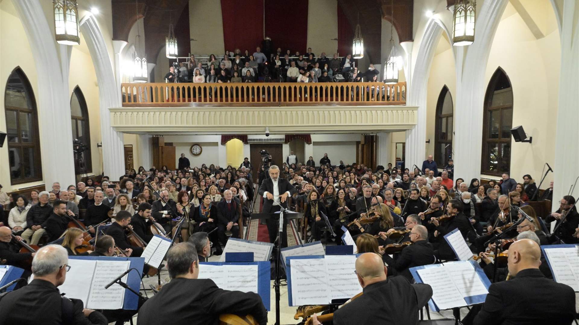 أمسية من سحر الموسيقى الشرقية مع الأوركسترا الشرق - عربية بقيادة المايسترو أندريه الحاج (صور)