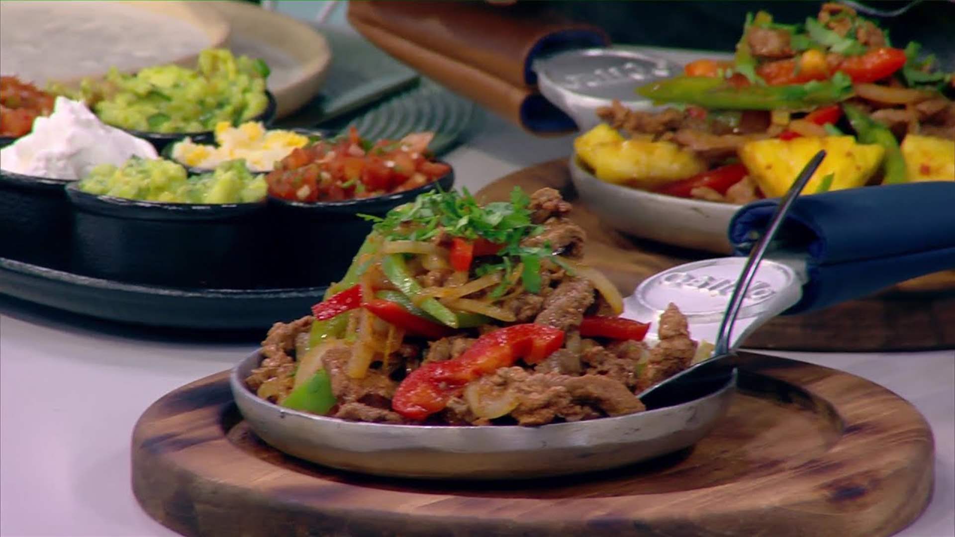 الفاهيتا باللحمة والأناناس وشوربة البيرة والجبنة... إليكم طريقة التحضير مع الشيف حنا طويل (فيديو)