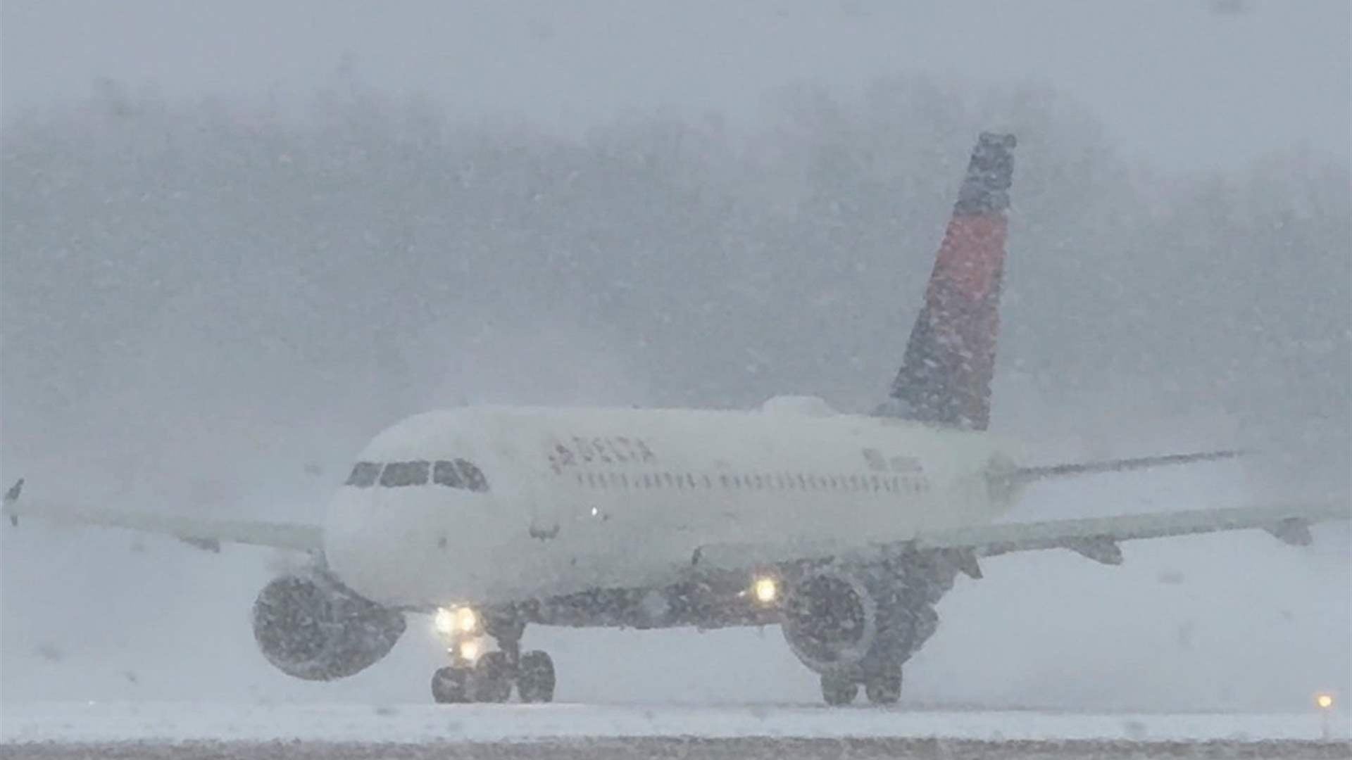 إلغاء آلاف الرحلات الجوية وانقطاع للكهرباء جراء العواصف في أميركا