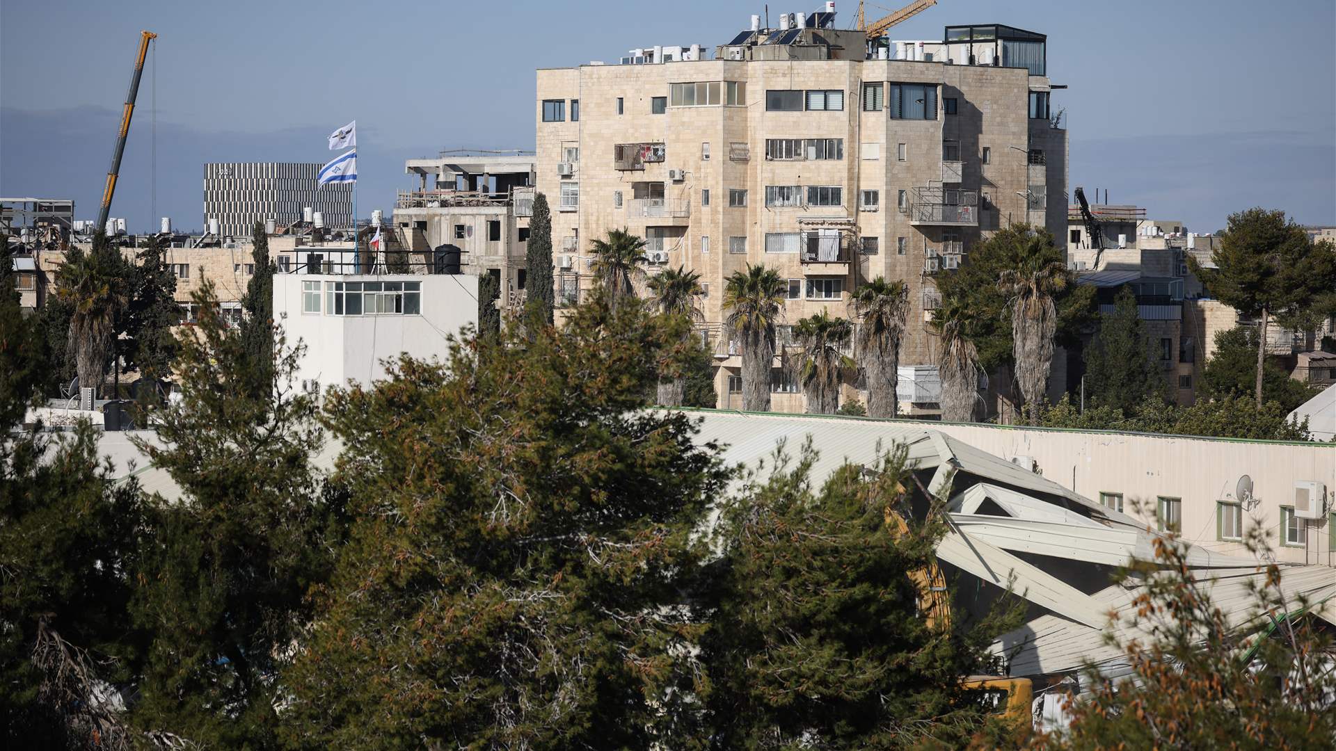 الأونروا تقول إن حريقا أضرم في مقرها بالقدس الشرقية المحتلة بعد تعرضه للهدم