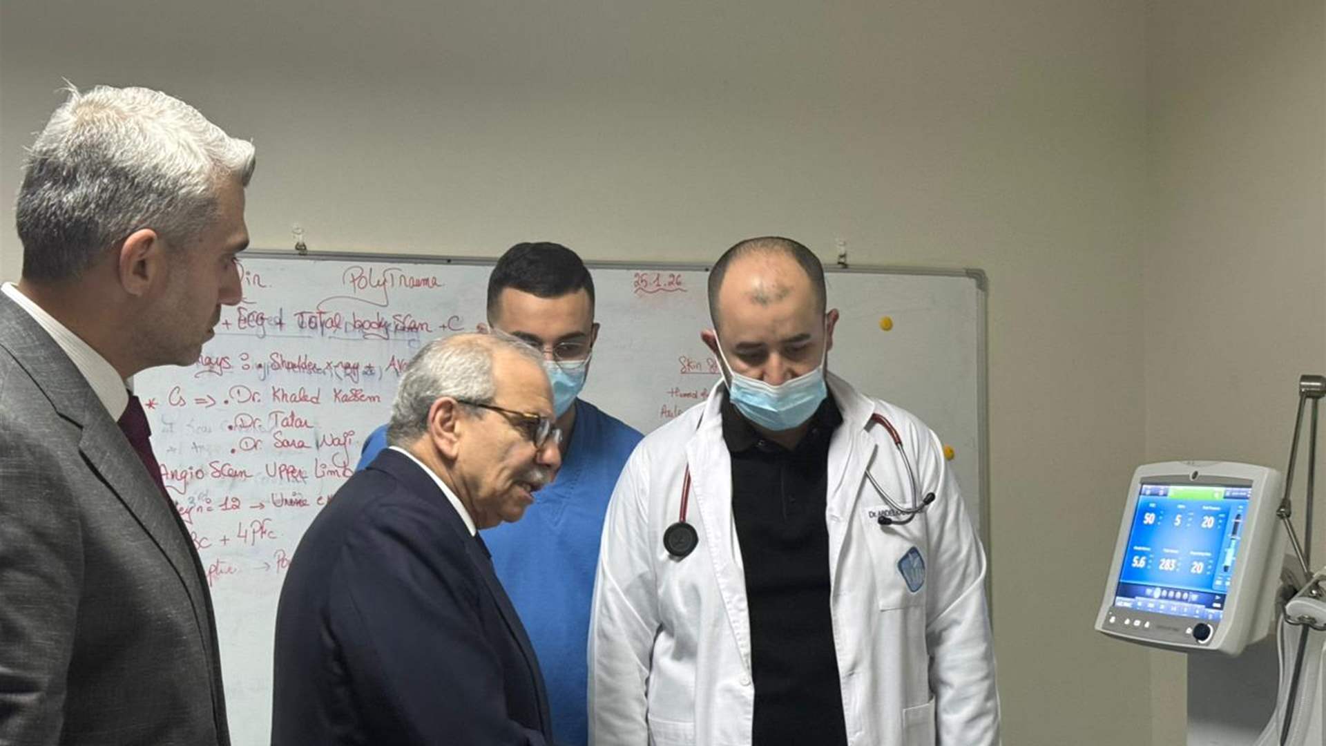 سلام اطمأن الى جرحى المبنى المنهار في طرابلس وعقد اجتماعا في المدينة 