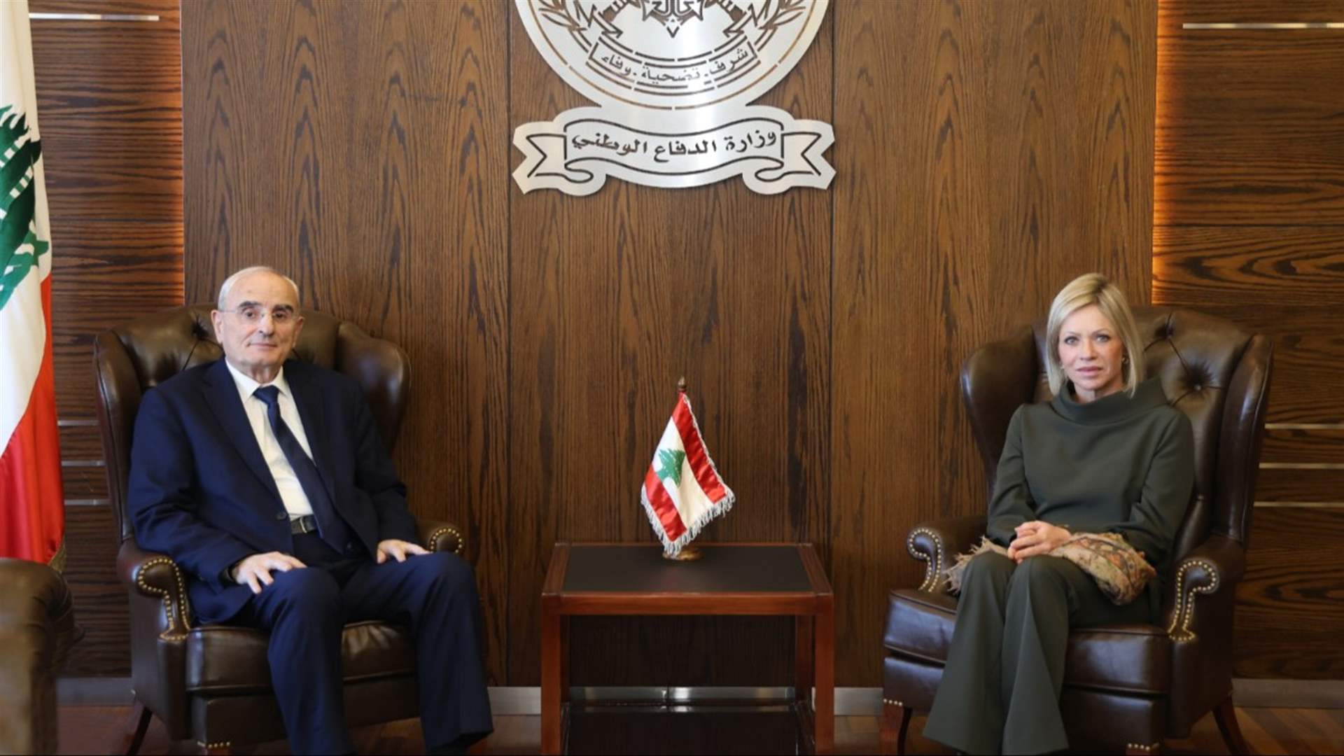 لقاء بين وزير الدفاع وبلاسخارت تطرق إلى مؤتمر باريس والمرحلة الثانية من خطة الجيش