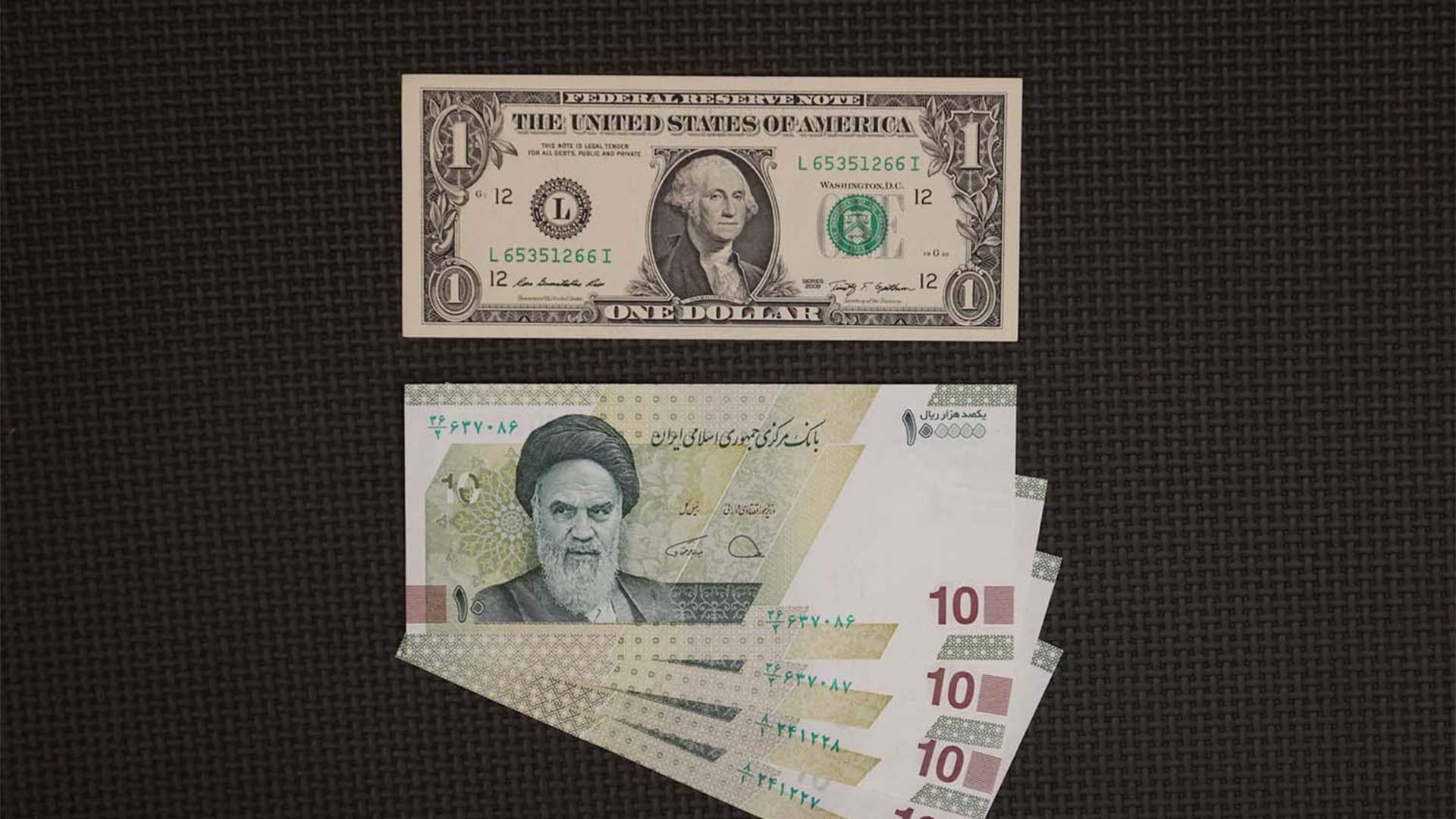 Iranian currency plunges to record low against dollar