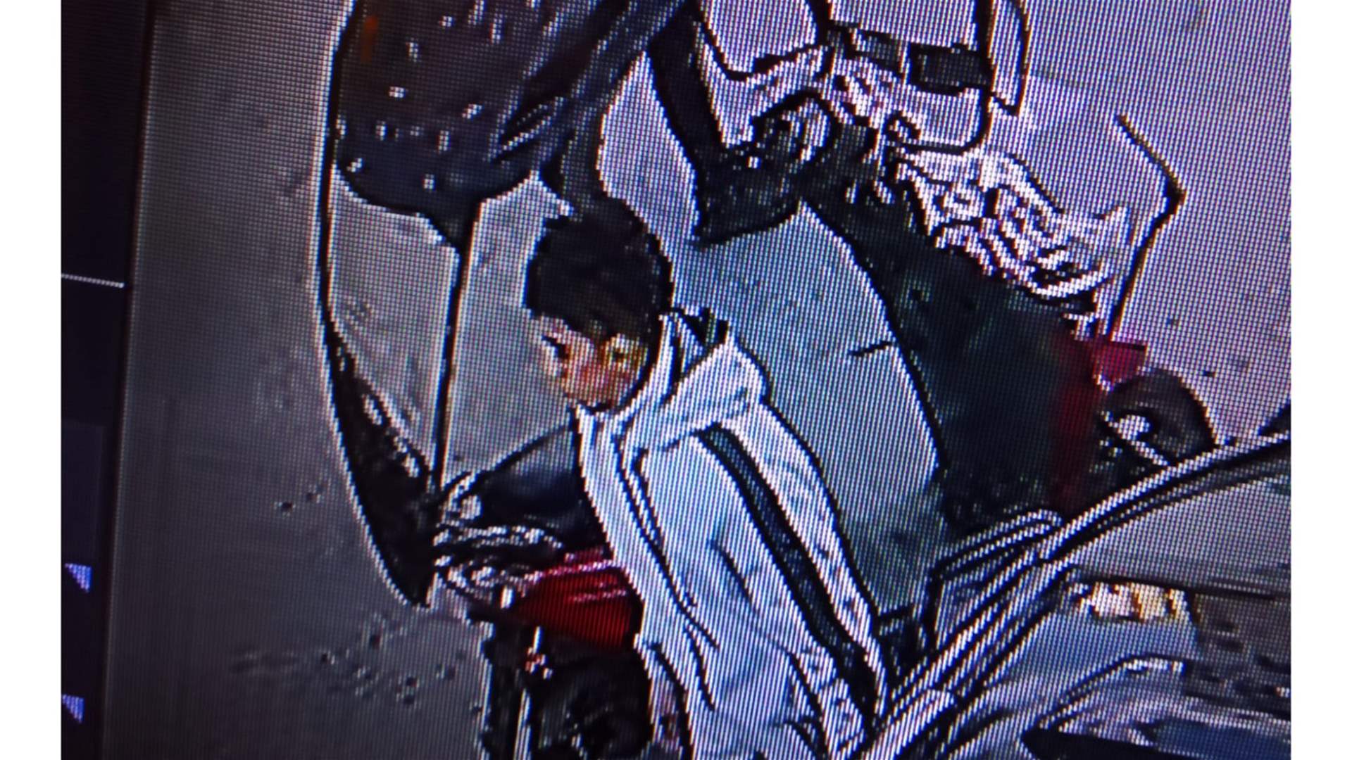 تعميم صورة شخص مجهول الهويّة أقدم على صدم سيّدة وفرّ إلى جهة مجهولة... هل من يعرف عنه شيئًا؟