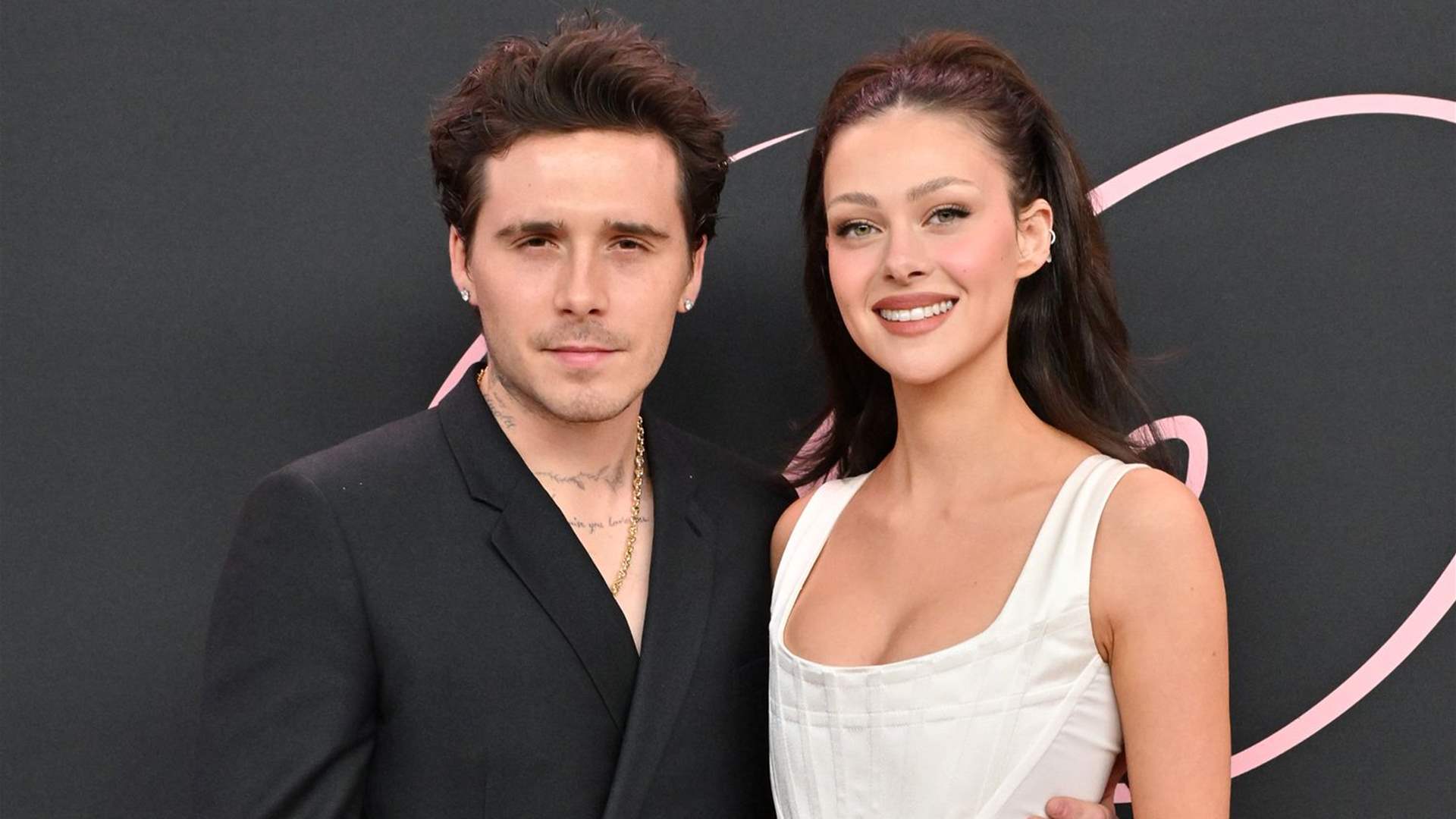 وسط الخلافات العائلية المستمرة... لحظات رومانسية تجمع بروكلين بيكهام وزوجته في آخر ظهور لهما (صور)