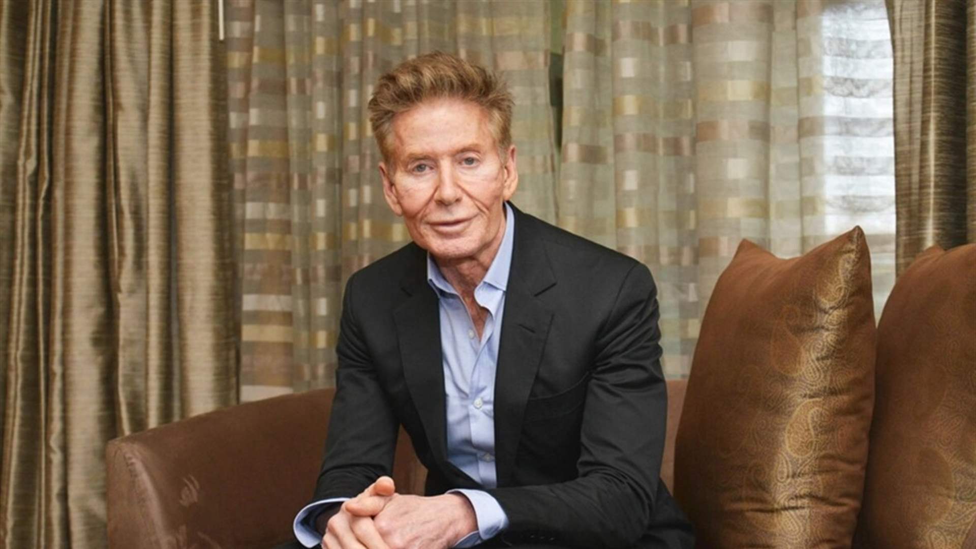 رغم فارق الـ46 عامًا… كالفن كلاين يلفت الأنظار بظهور رياضي مع شريكه الأصغر سنًا