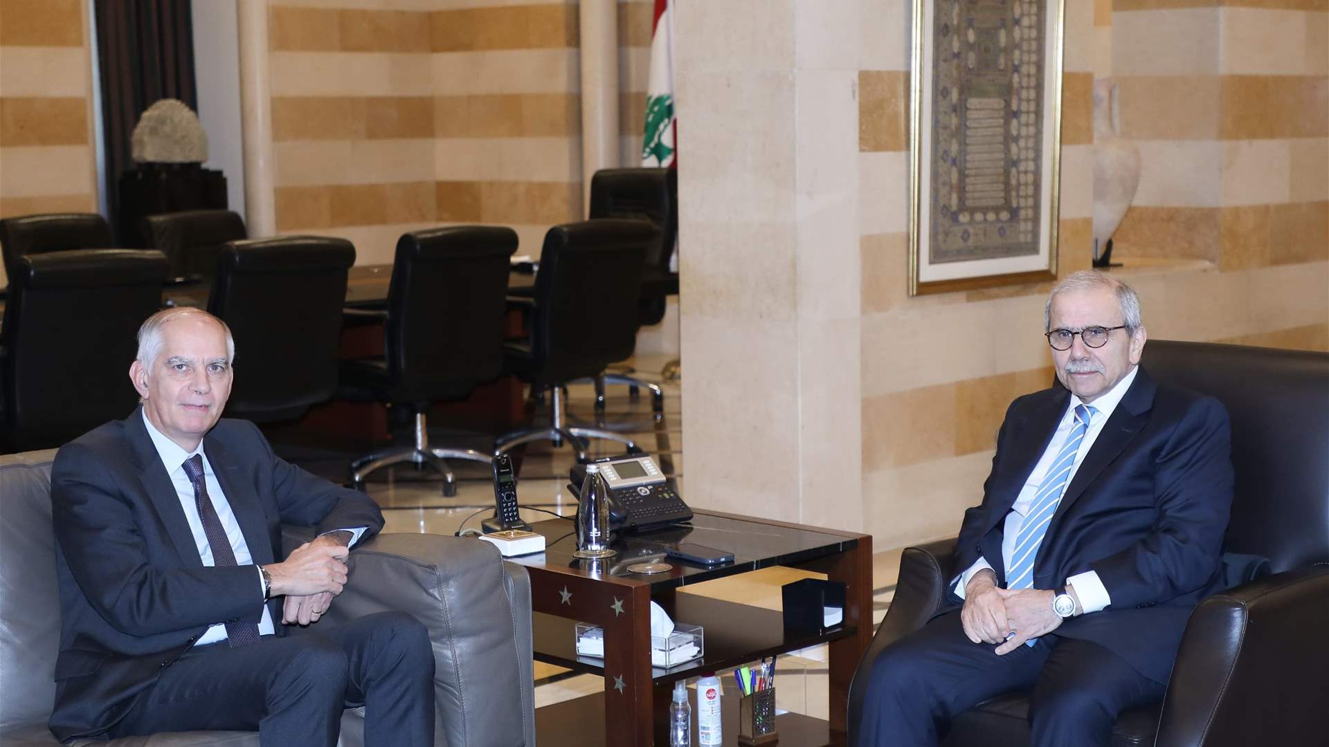 لقاء بين رئيس الحكومة والسفير الفرنسي بحث في تحضيرات مؤتمر دعم الجيش والقوى الأمنية في 5 آذار