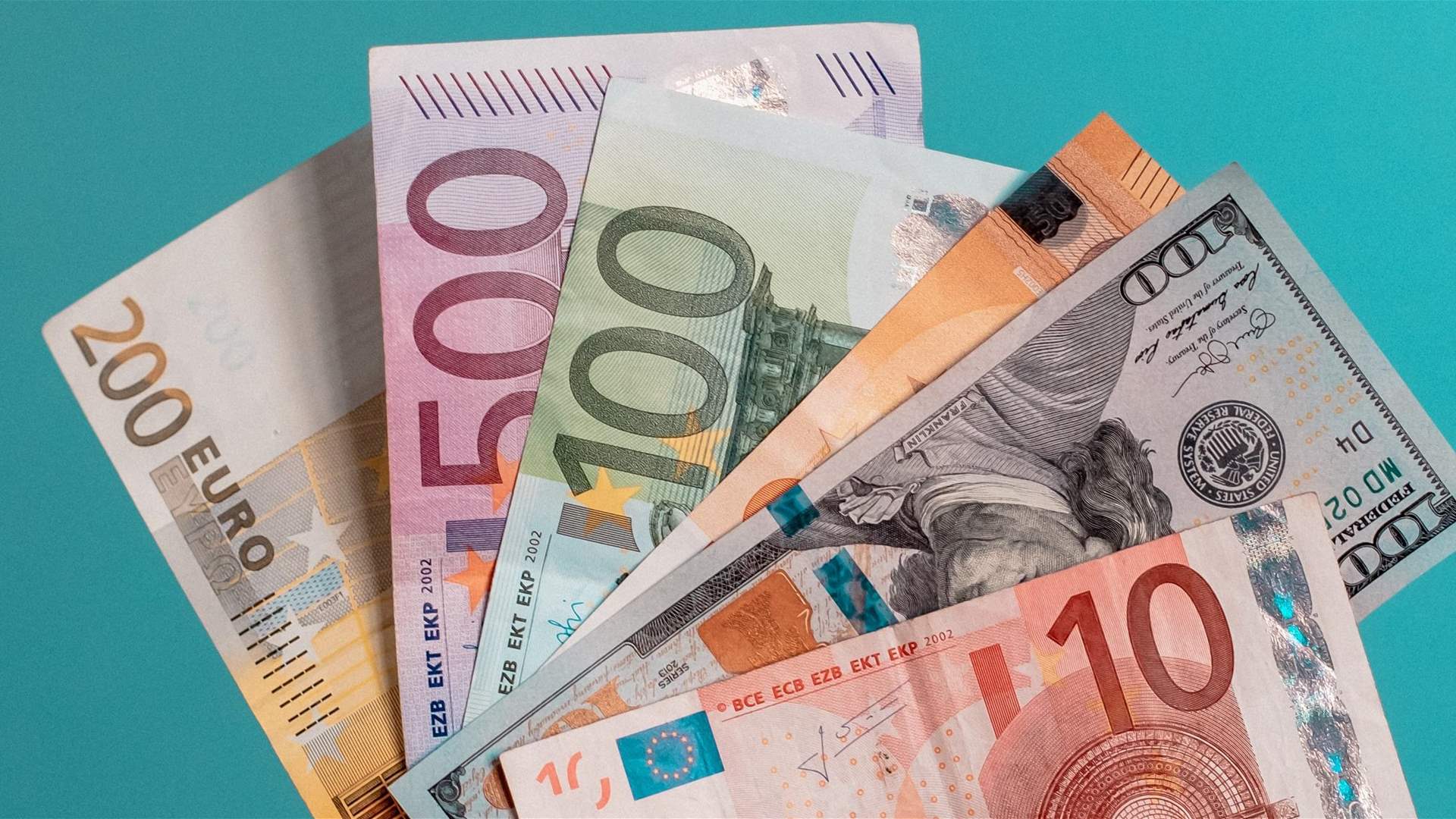 Euro falls 1% against the dollar before Fed rates decision