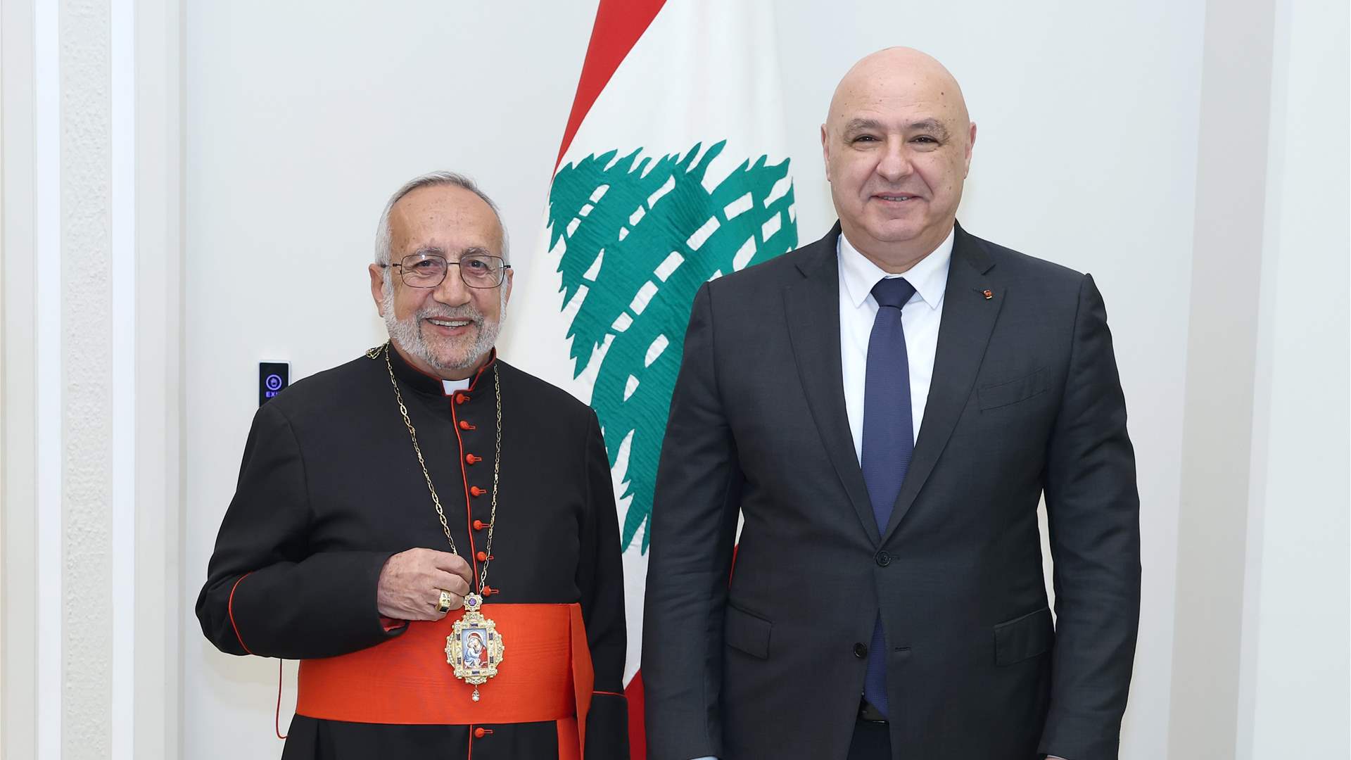 الرئيس عون بحث وميناسيان في أوضاع الطائفة الأرمنية وترتيبات تقديس الطوباوي كومورجيان