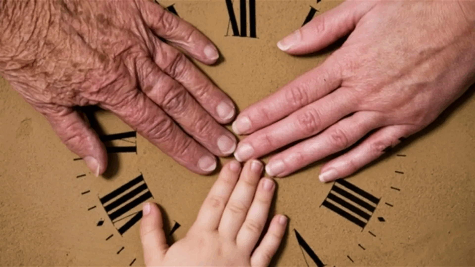 "هل عمرك مكتوب في جيناتك؟"... دراسة جديدة تكشف الدور الحقيقي للوراثة في طول العمر