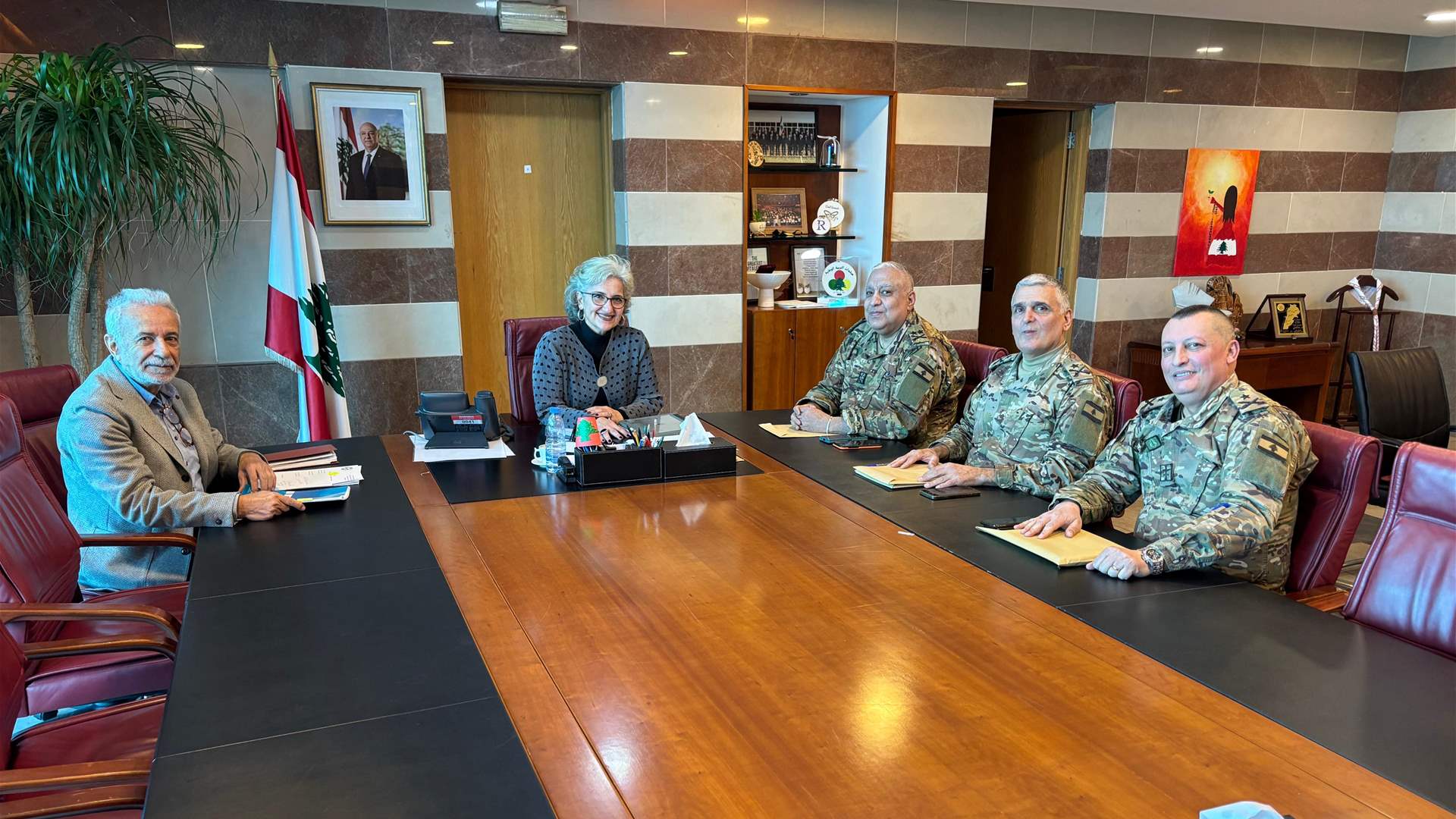 وزيرة التربية تتسلّم دعوة رسمية للمشاركة في المنتدى العالمي للتعليم 2026 وتبحث مع قيادة الجيش متابعة تعليم العسكريين