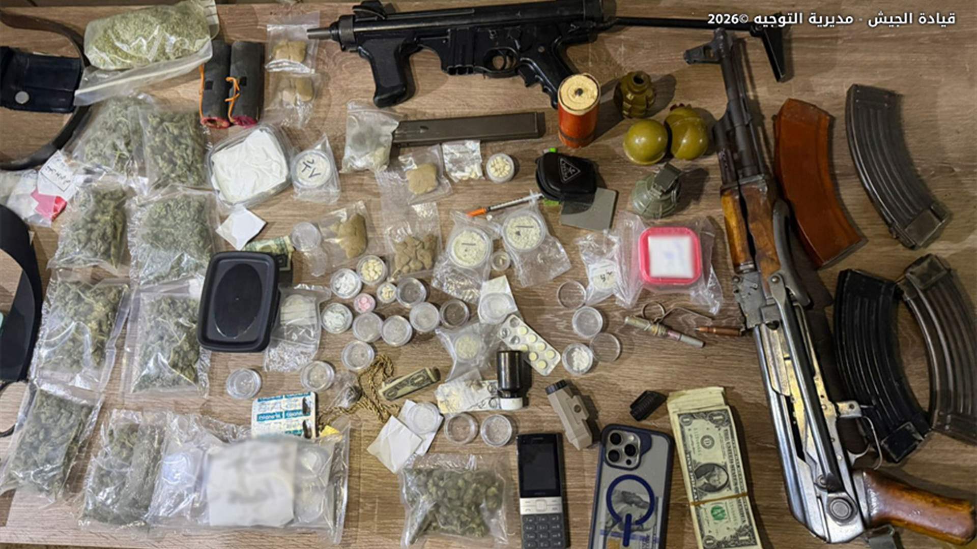 عمليات دهم وتوقيف أشخاص وضبط كمية من المخدرات والأسلحة الحربية