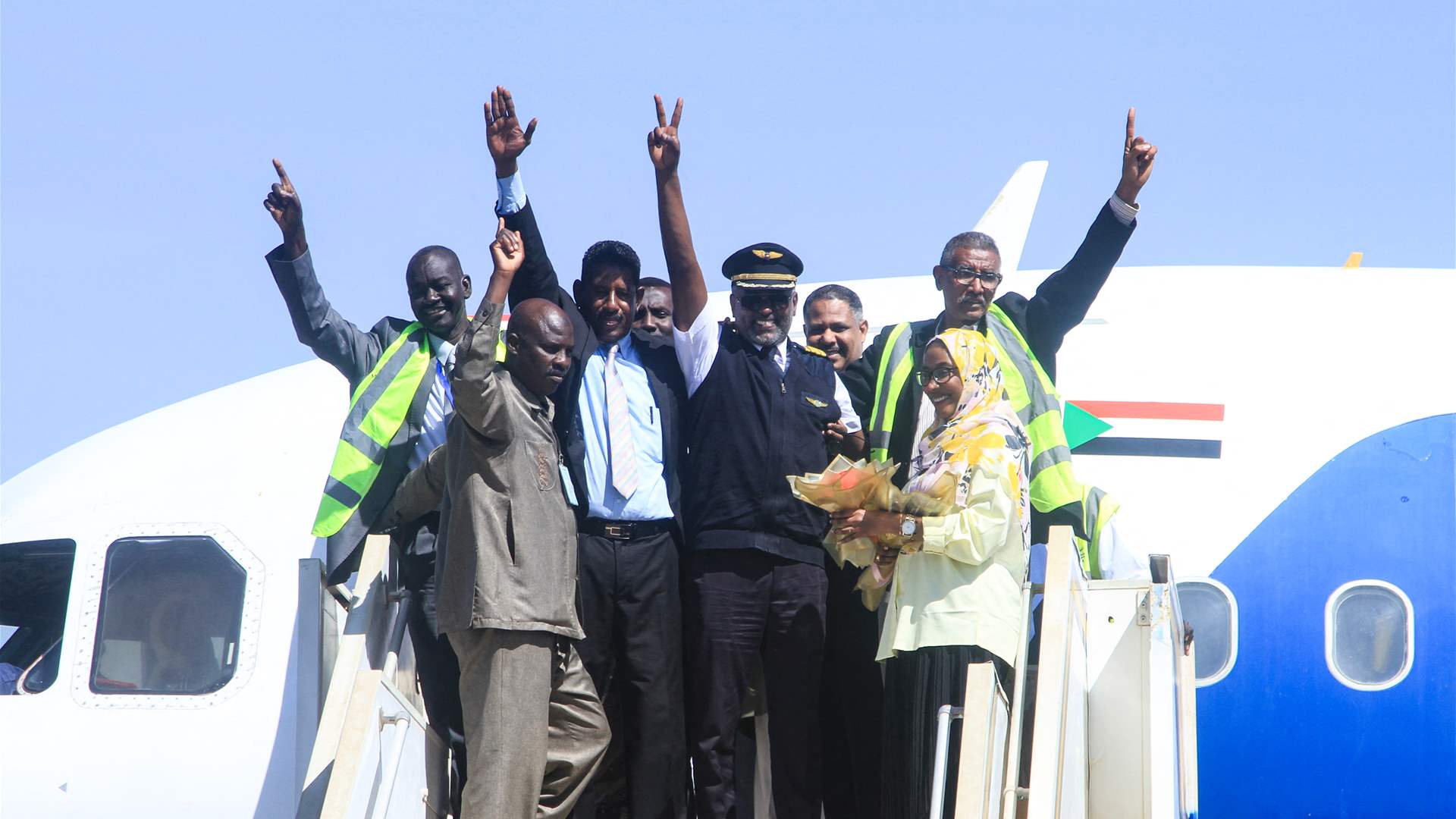 هبوط أول طائرة ركاب في مطار الخرطوم بعد توقف لثلاث سنوات بسبب الحرب​